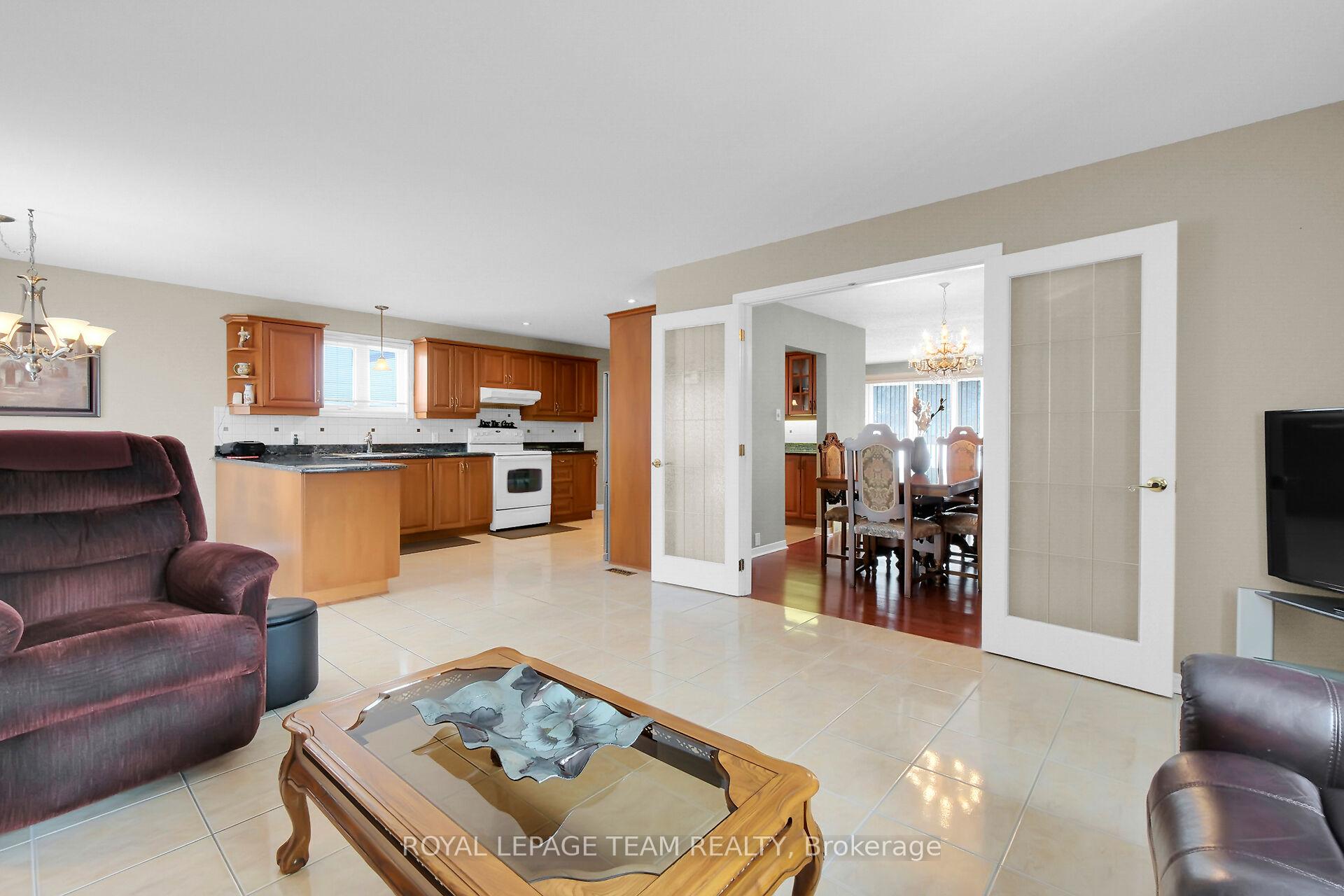 Photo 16 of 7 Beaverton Avenue, Ottawa, City View/Skyline/Fisher Heights/Parkwood Hills — HOMEH