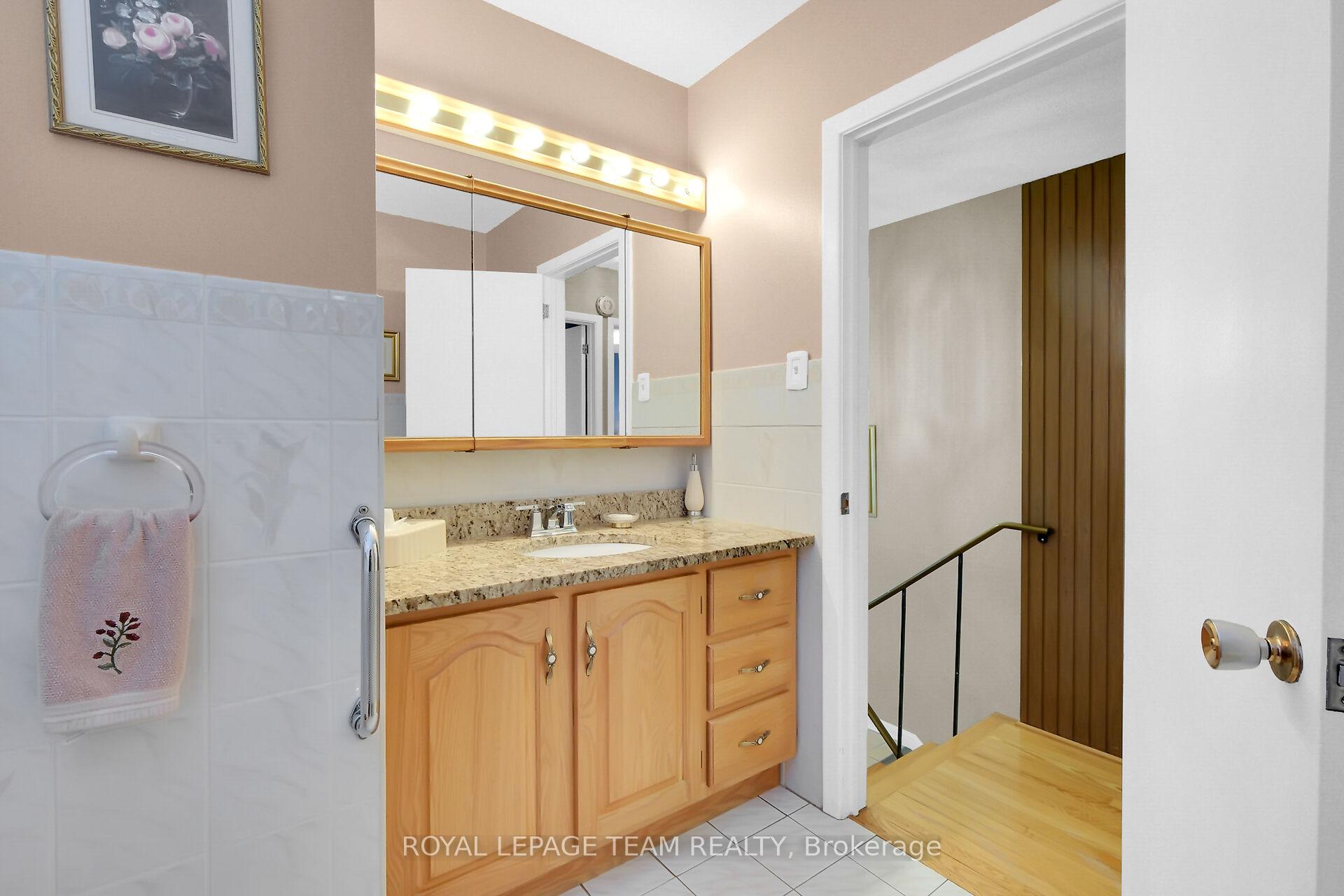 Photo 26 of 7 Beaverton Avenue, Ottawa, City View/Skyline/Fisher Heights/Parkwood Hills — HOMEH