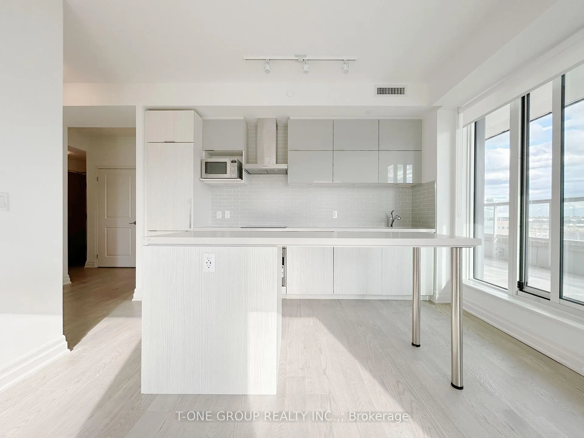 Photo 2 of Unit 713, 8 Rouge Valley Drive W, Markham, Unionville — HOMEH