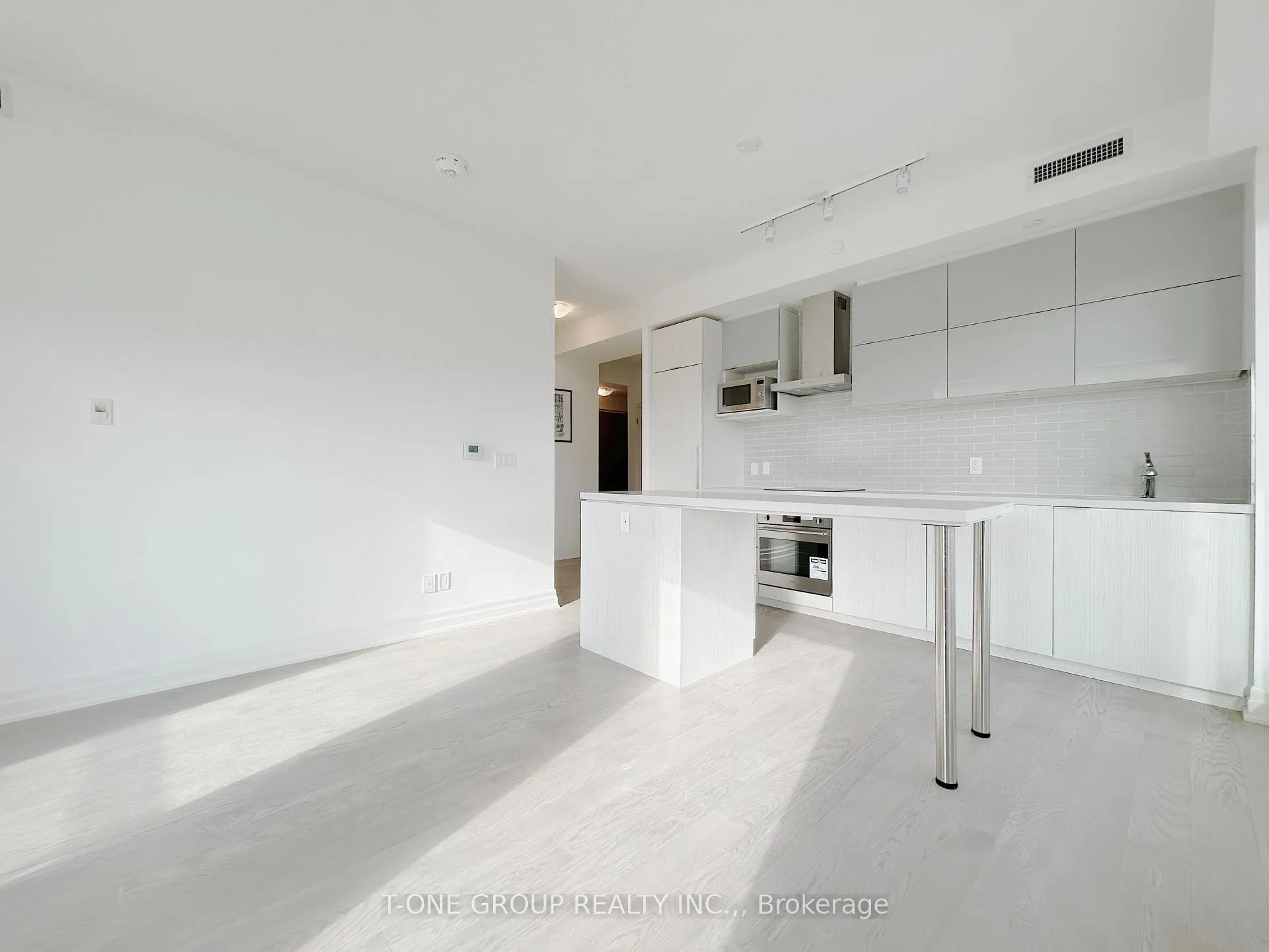 Photo 3 of Unit 713, 8 Rouge Valley Drive W, Markham, Unionville — HOMEH