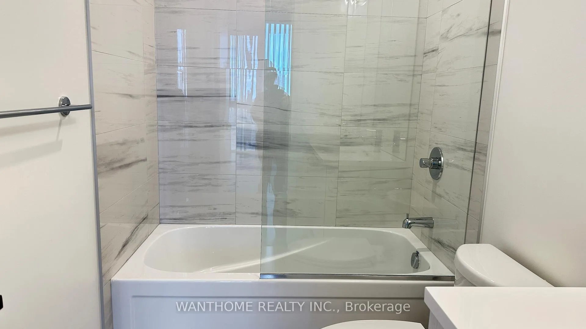Photo 3 of Unit 2809, 8 Interchange Way, Vaughan, Vaughan Corporate Centre — HOMEH