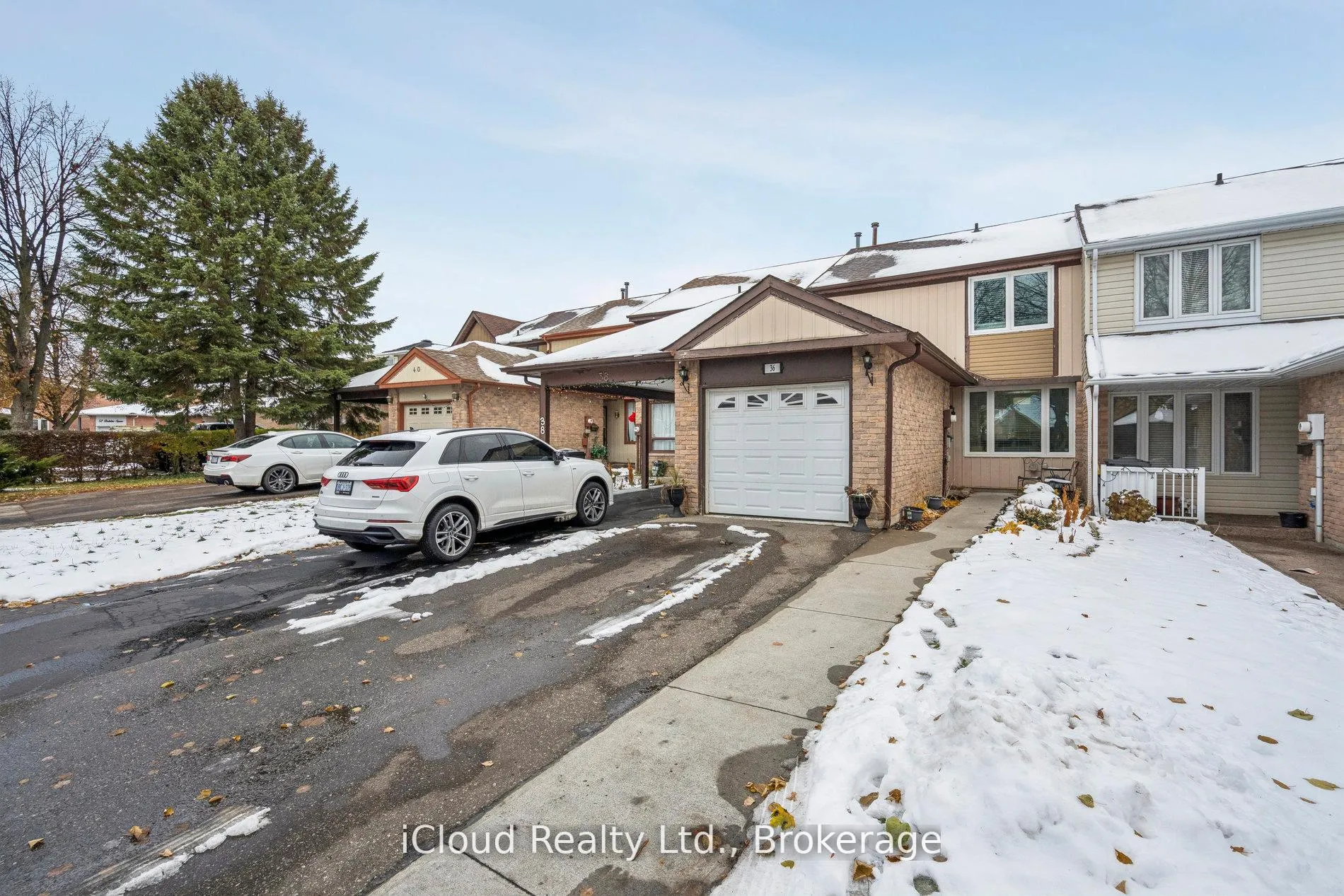 Photo 3 of 36 Berkshire Square E, Brampton, Heart Lake East — HOMEH