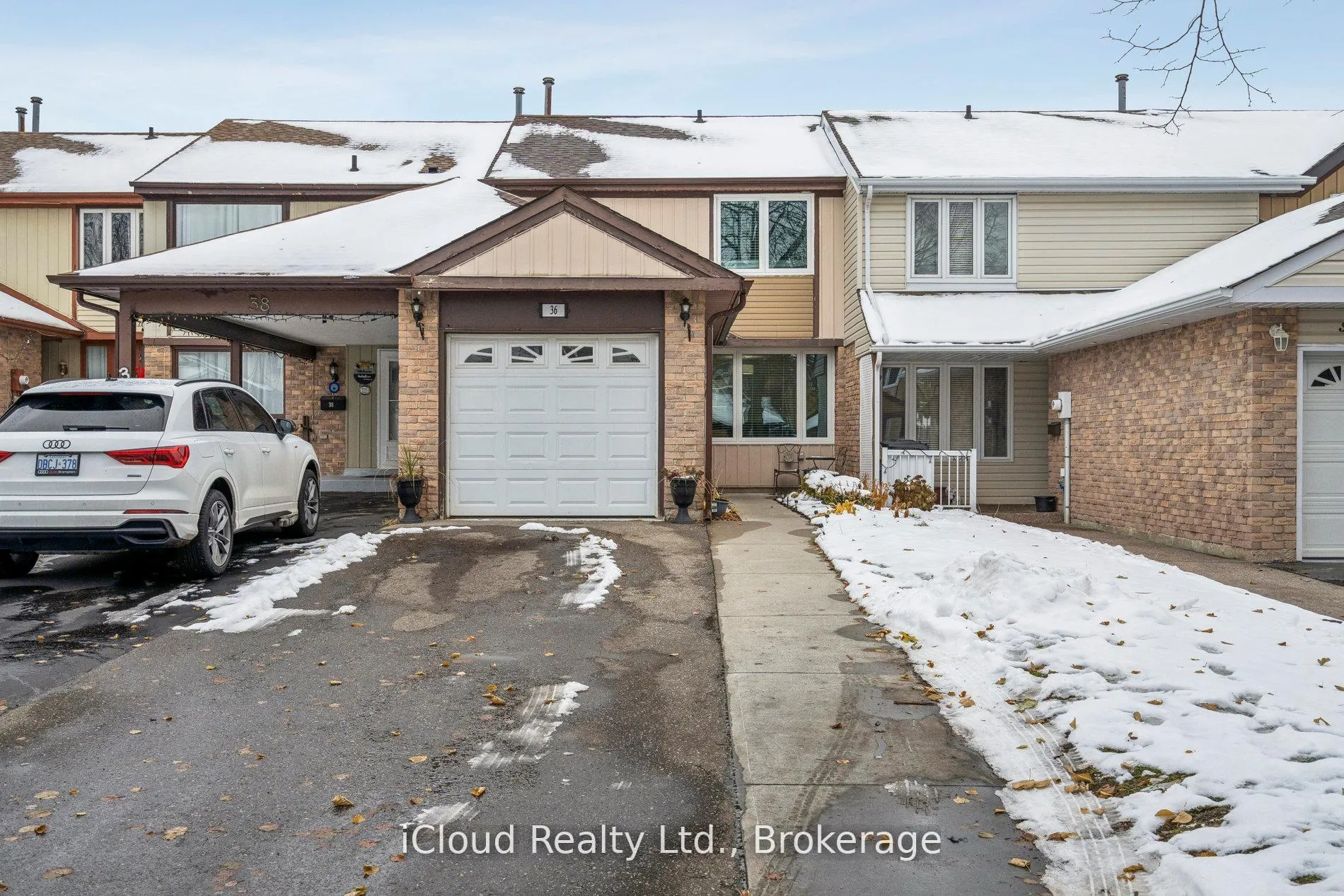Photo 4 of 36 Berkshire Square E, Brampton, Heart Lake East — HOMEH