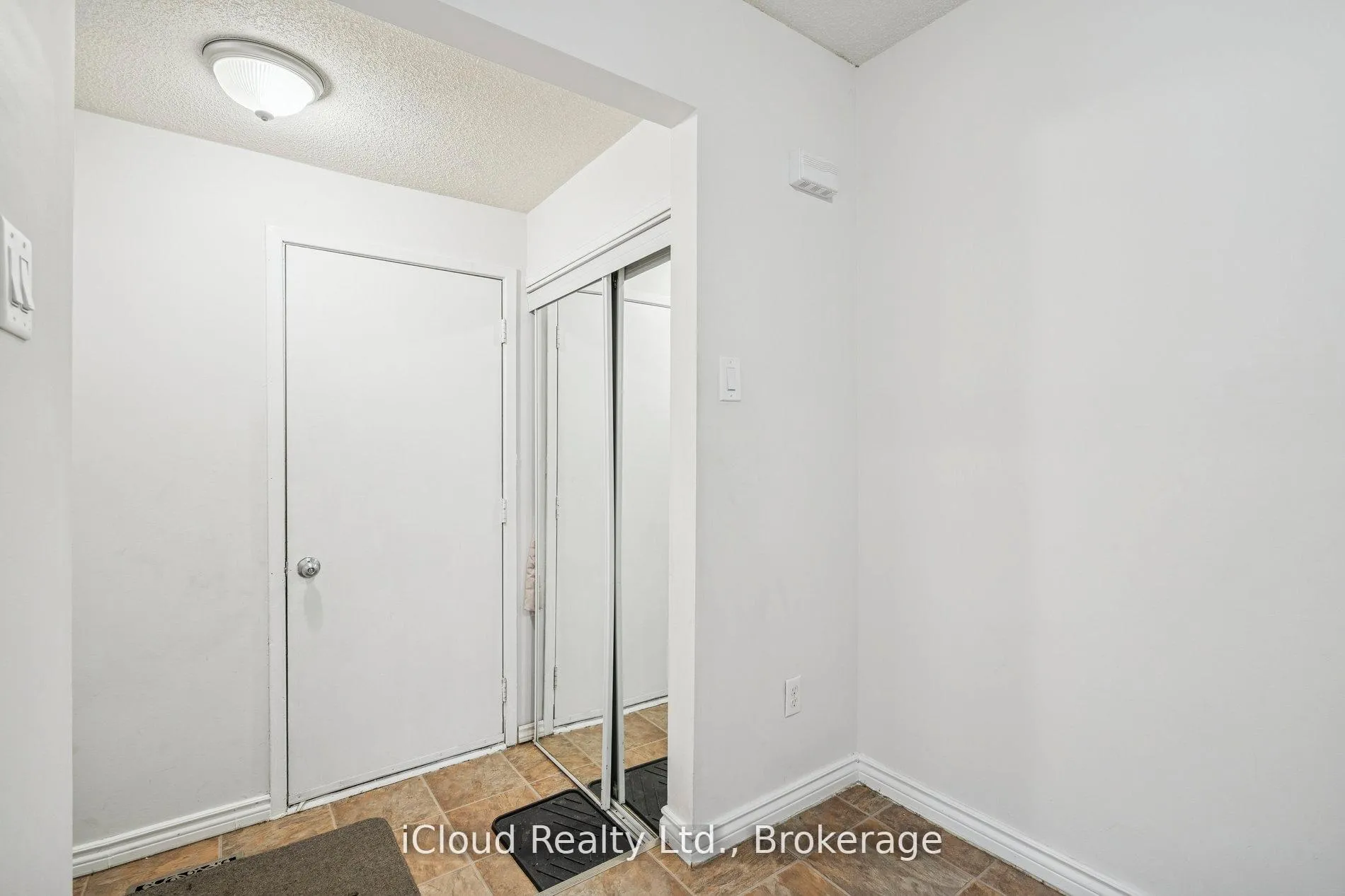 Photo 7 of 36 Berkshire Square E, Brampton, Heart Lake East — HOMEH