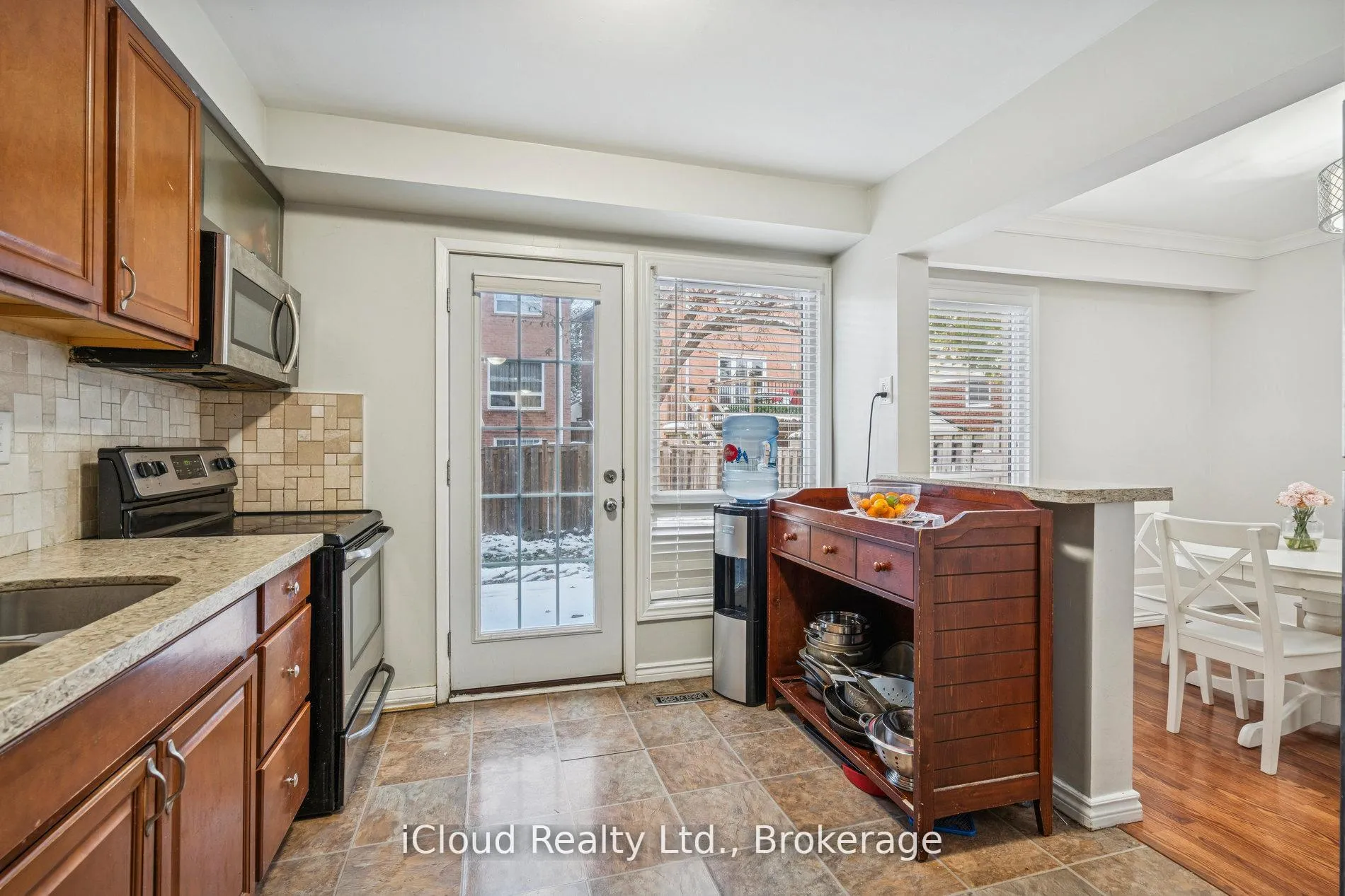 Photo 15 of 36 Berkshire Square E, Brampton, Heart Lake East — HOMEH