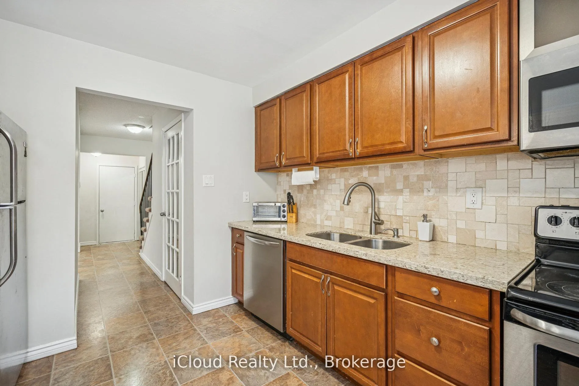 Photo 17 of 36 Berkshire Square E, Brampton, Heart Lake East — HOMEH