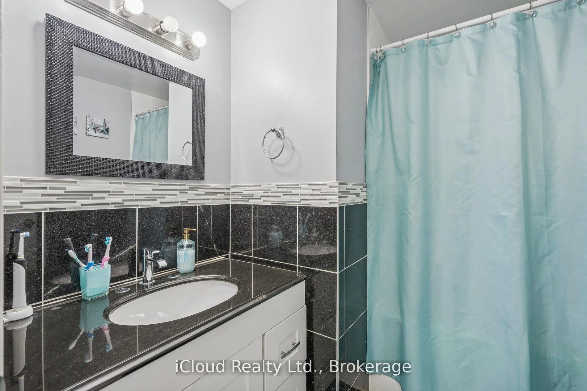 Photo 27 of 36 Berkshire Square E, Brampton, Heart Lake East — HOMEH