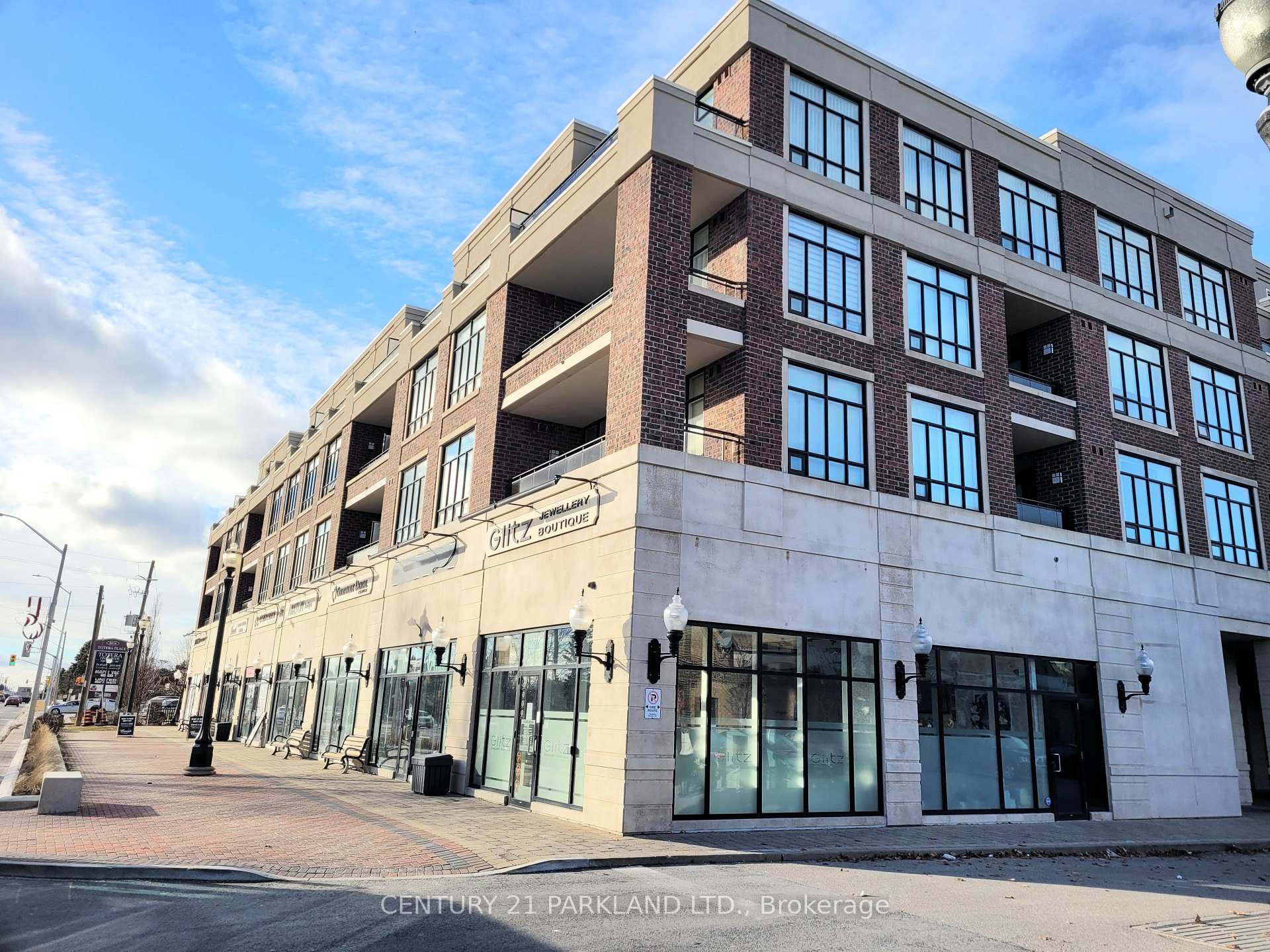 Photo 2 of Unit 402, 2396 Major Mackenzie Drive, Vaughan, Maple — HOMEH