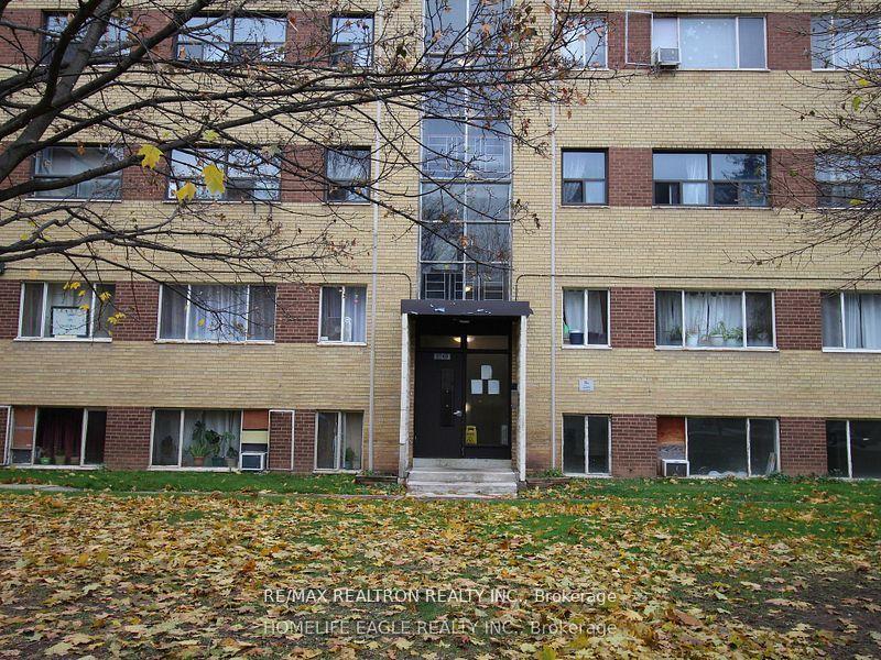 Front of Unit 33, 2043 Prospects Street E