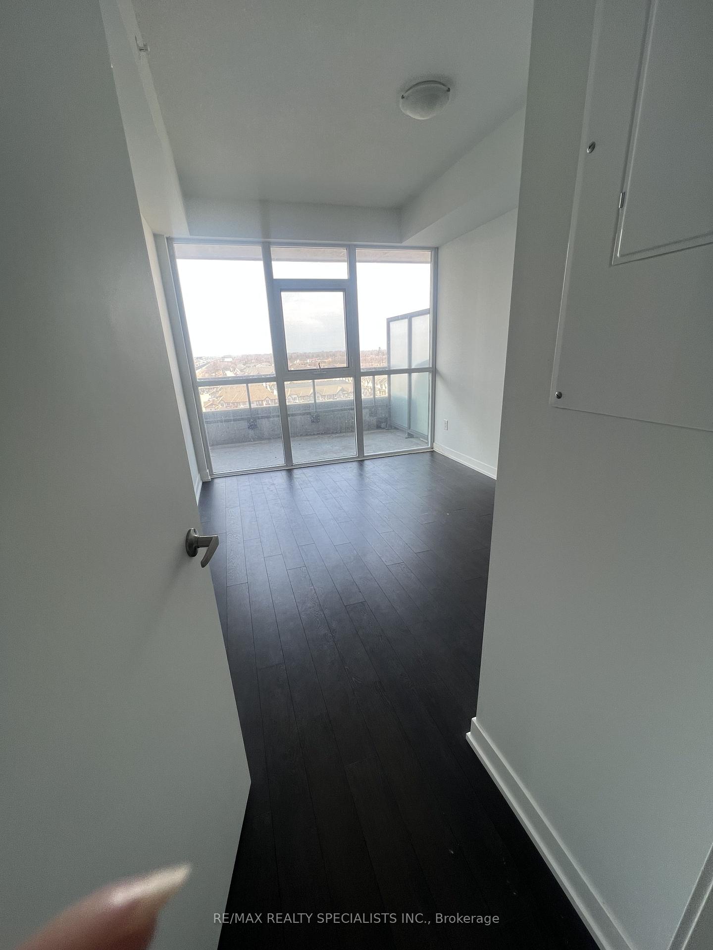 Photo 4 of Unit 804, 550 North Service Road, Grimsby, Grimsby Beach — HOMEH