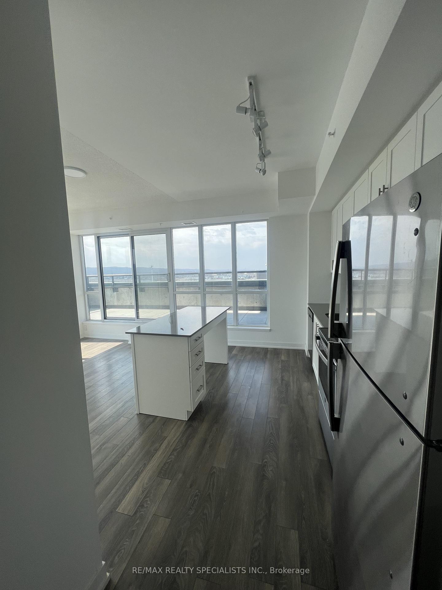 Photo 11 of Unit 804, 550 North Service Road, Grimsby, Grimsby Beach — HOMEH