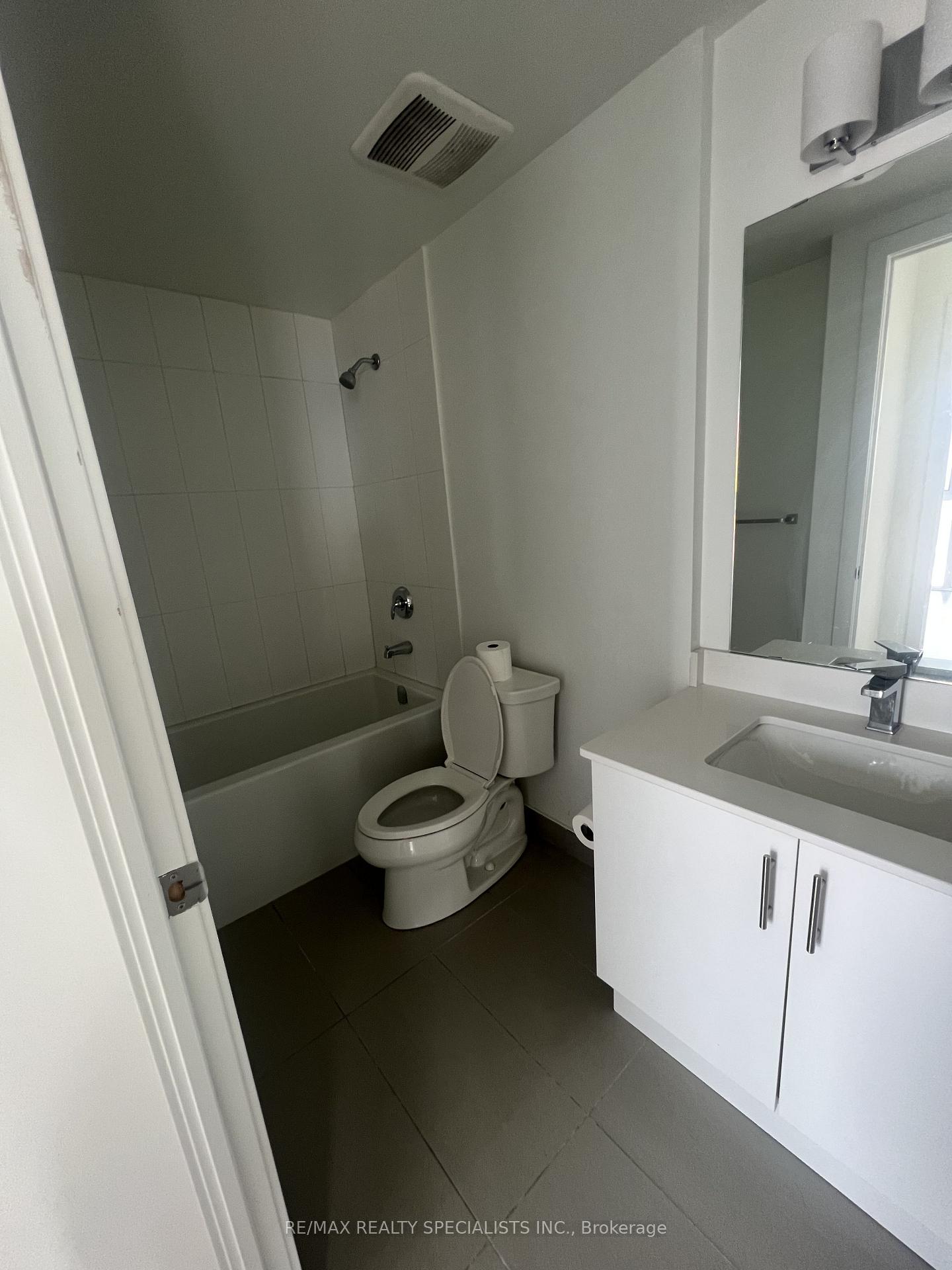 Photo 19 of Unit 804, 550 North Service Road, Grimsby, Grimsby Beach — HOMEH