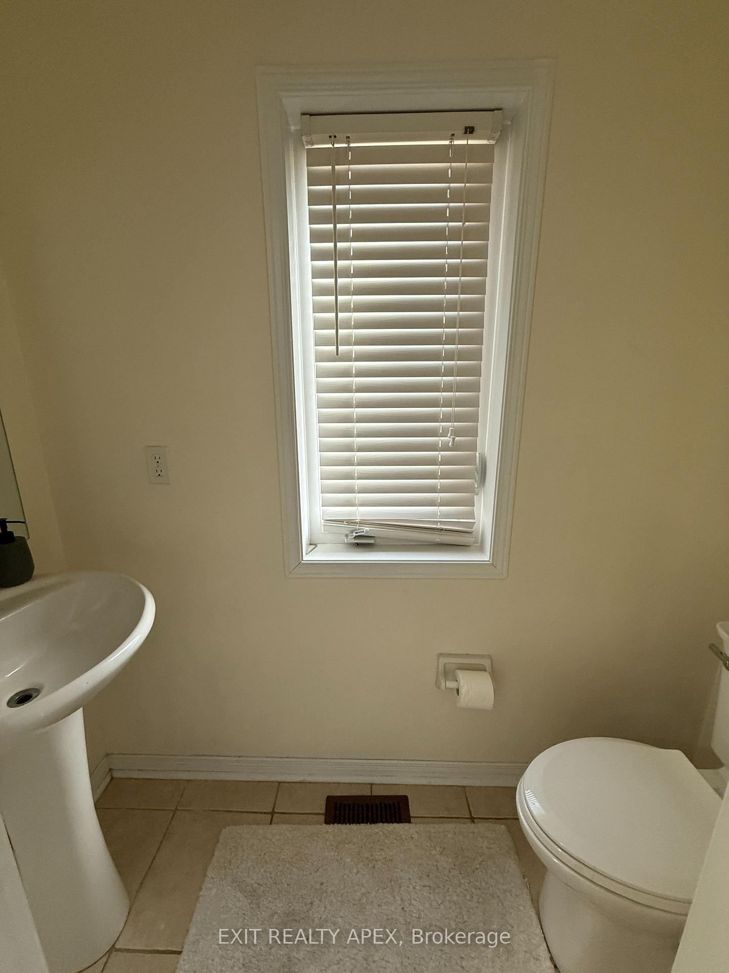 Photo 4 of 78 Fandago Drive, Brampton, Credit Valley — HOMEH