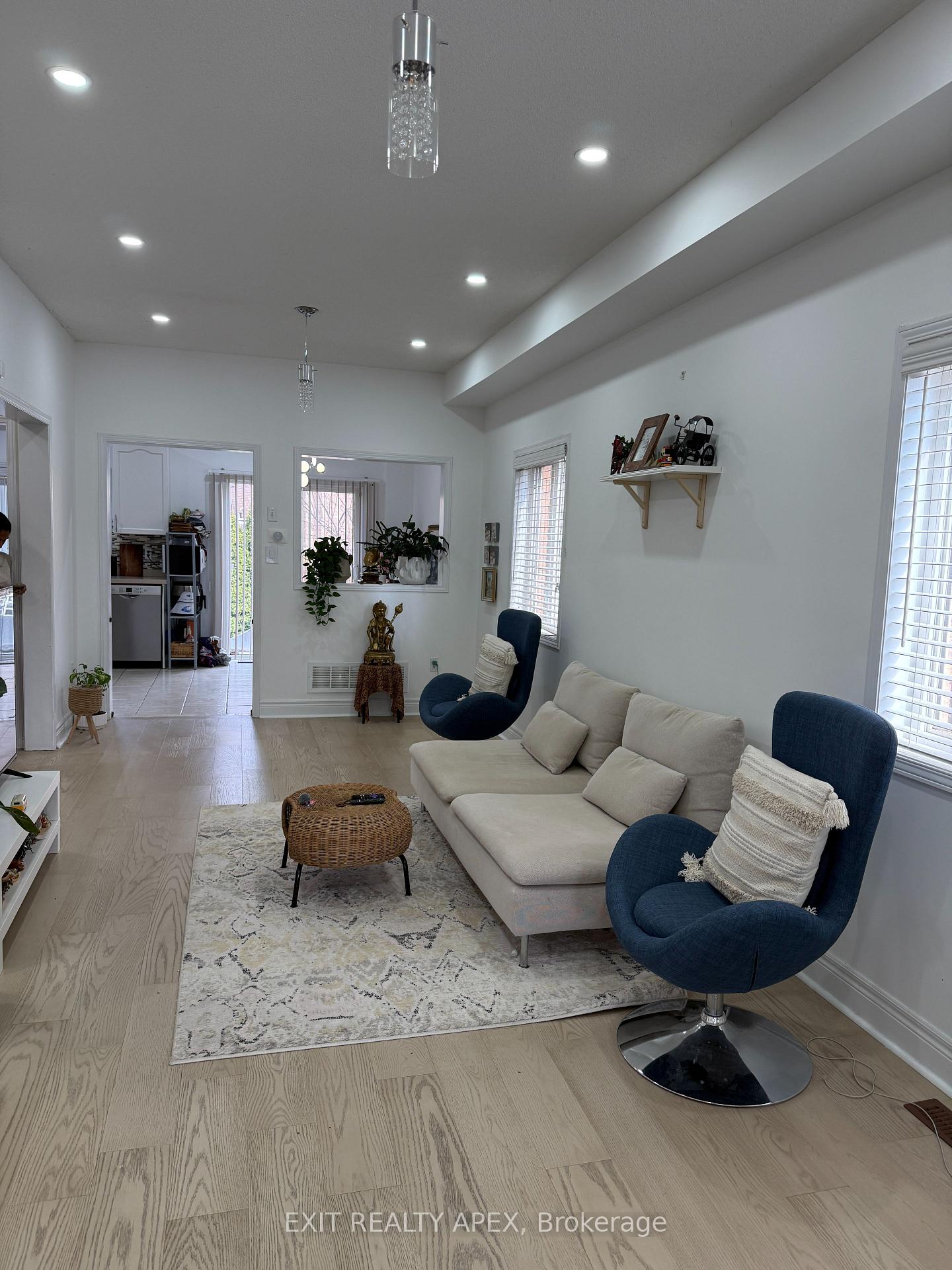 Photo 3 of 78 Fandago Drive, Brampton, Credit Valley — HOMEH