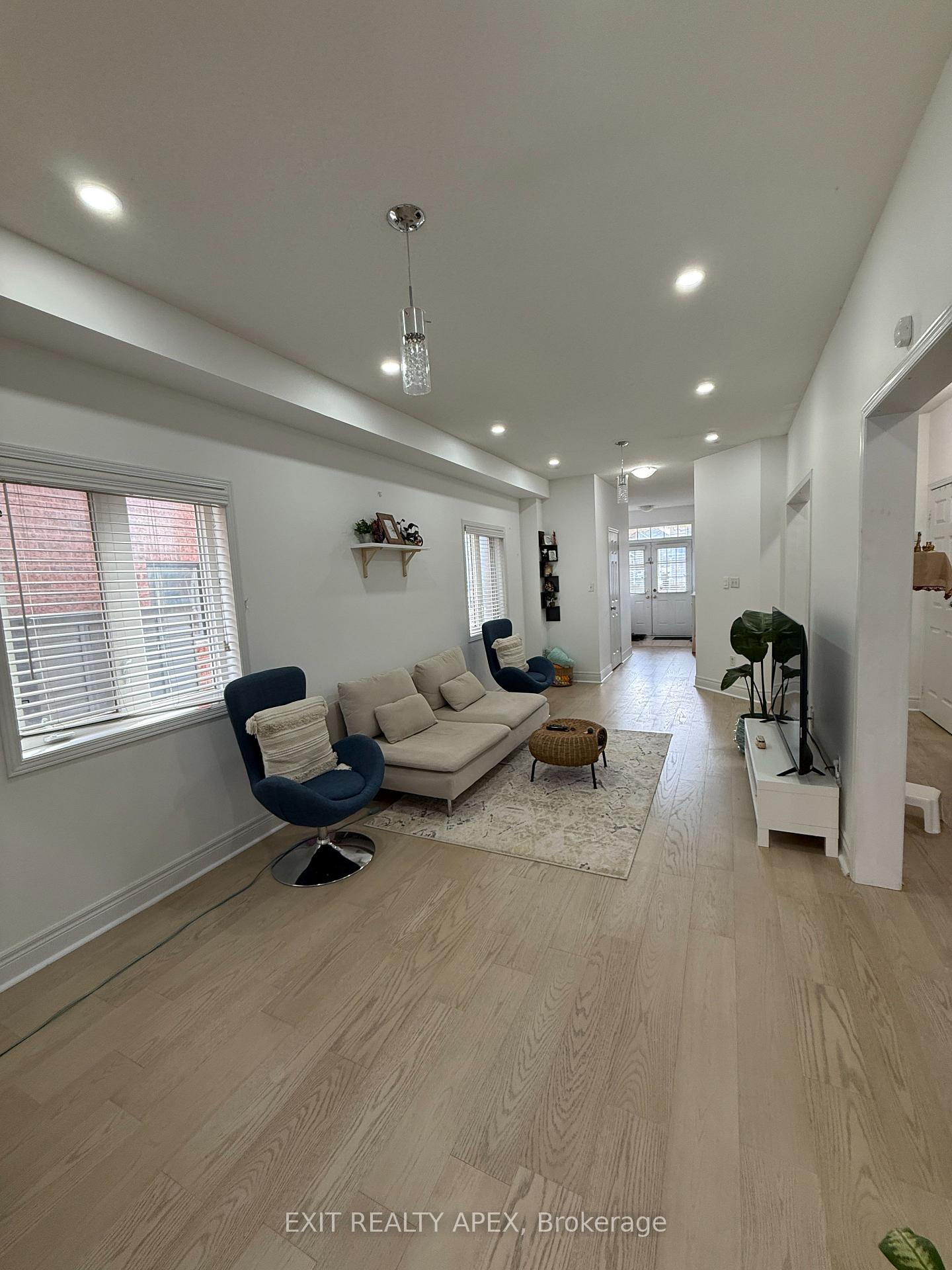 Photo 5 of 78 Fandago Drive, Brampton, Credit Valley — HOMEH