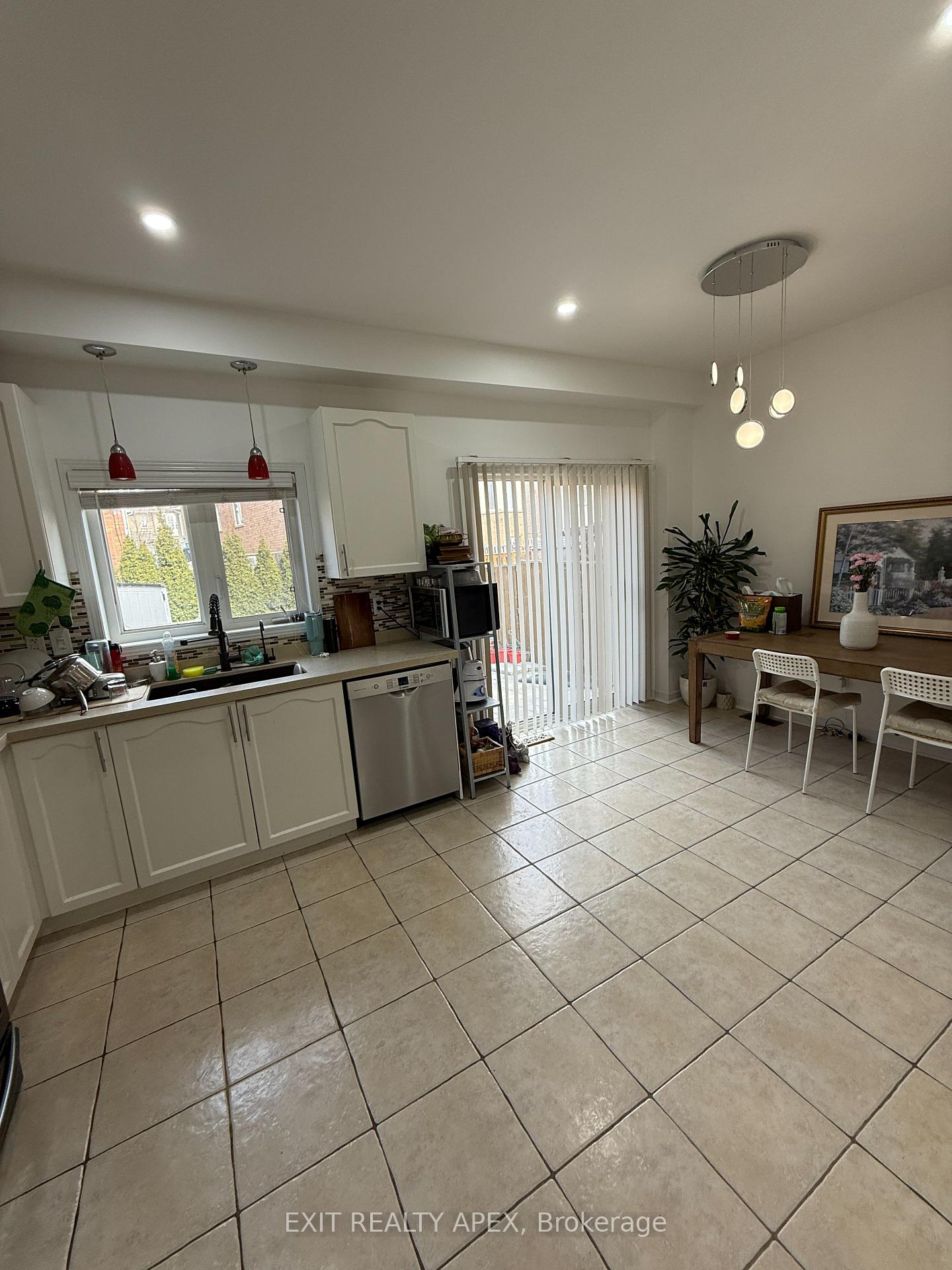 Photo 8 of 78 Fandago Drive, Brampton, Credit Valley — HOMEH