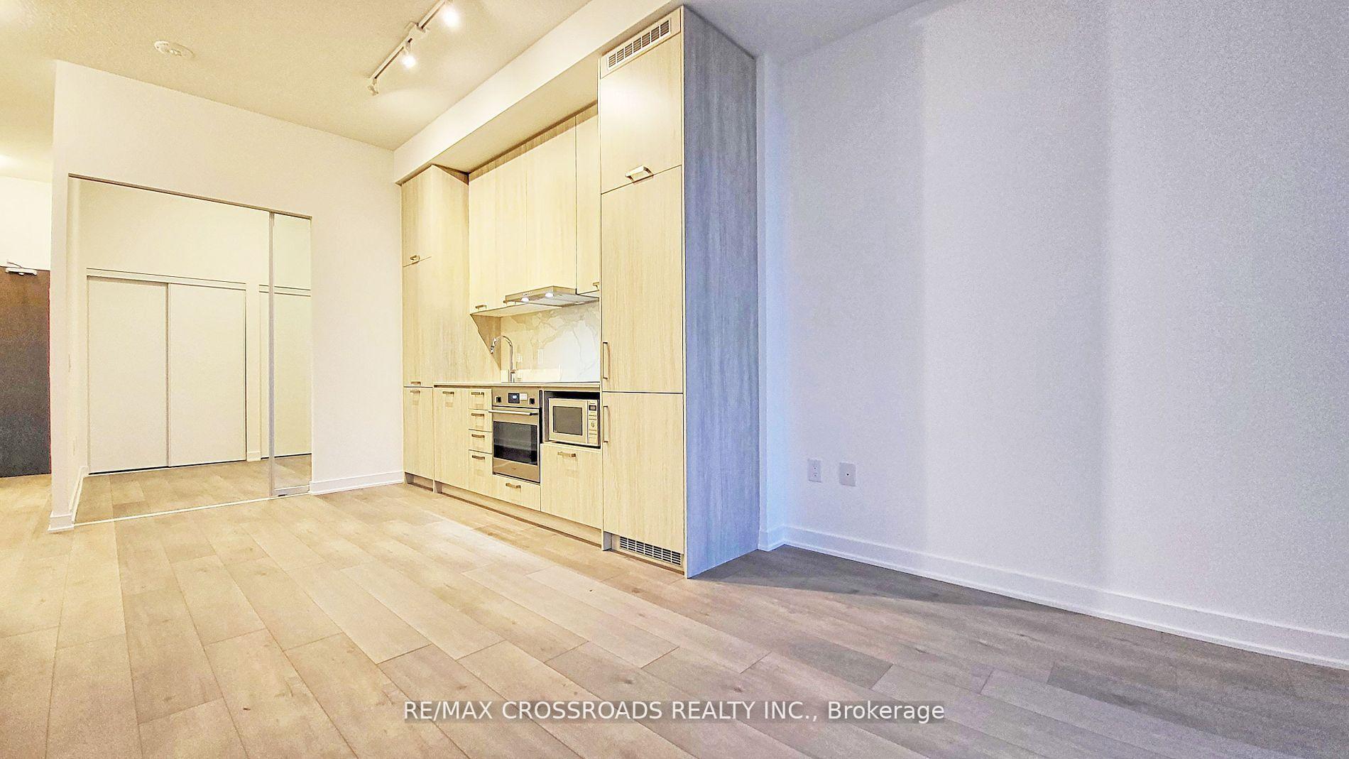 Photo 3 of Unit 508, 10 Honeycrisp Crescent, Vaughan, Vaughan Corporate Centre — HOMEH
