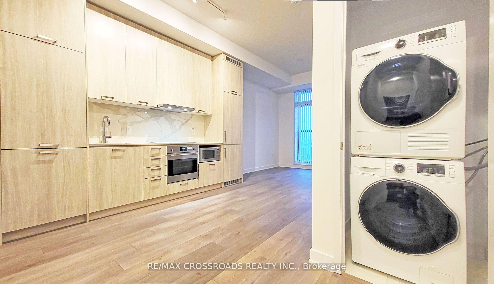 Photo 4 of Unit 508, 10 Honeycrisp Crescent, Vaughan, Vaughan Corporate Centre — HOMEH