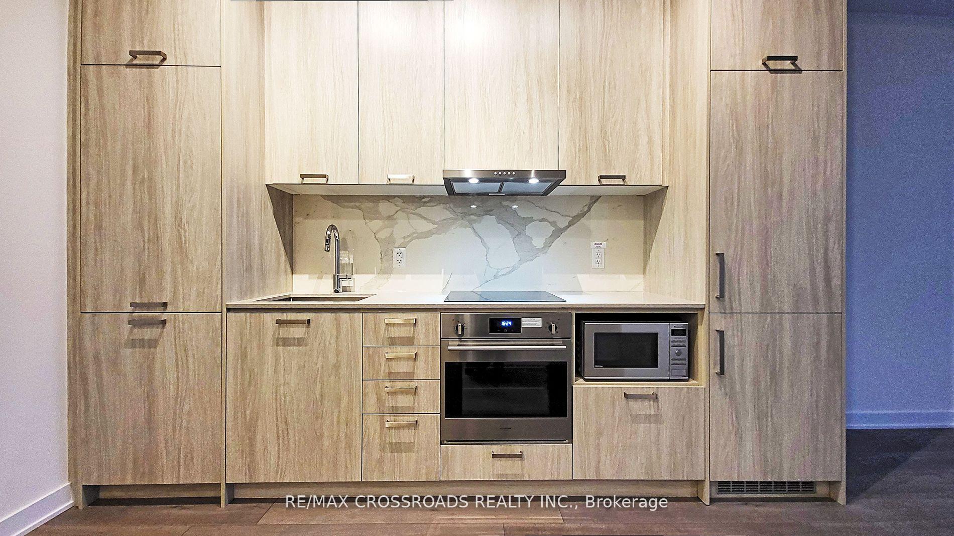 Photo 5 of Unit 508, 10 Honeycrisp Crescent, Vaughan, Vaughan Corporate Centre — HOMEH