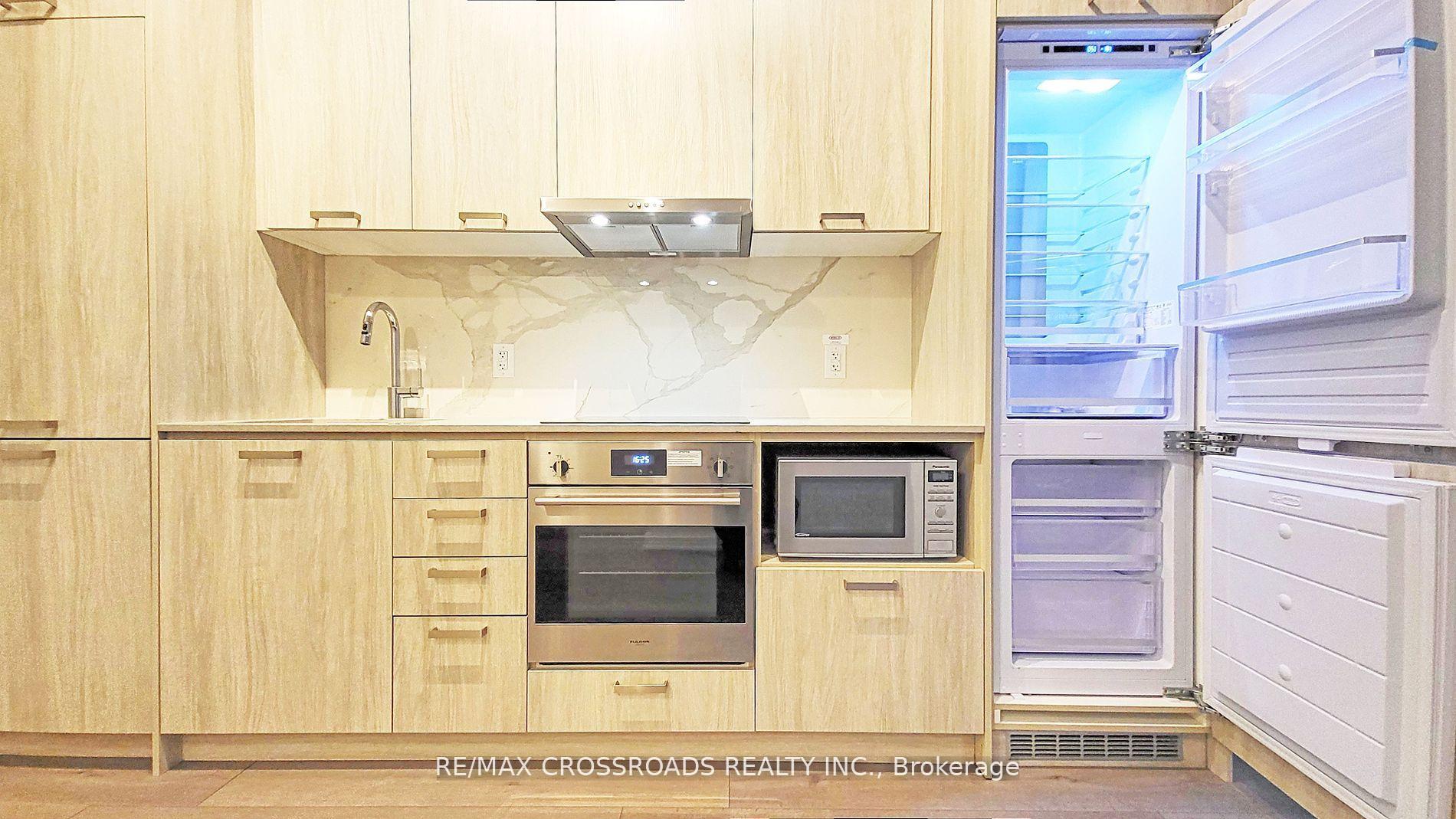 Photo 6 of Unit 508, 10 Honeycrisp Crescent, Vaughan, Vaughan Corporate Centre — HOMEH