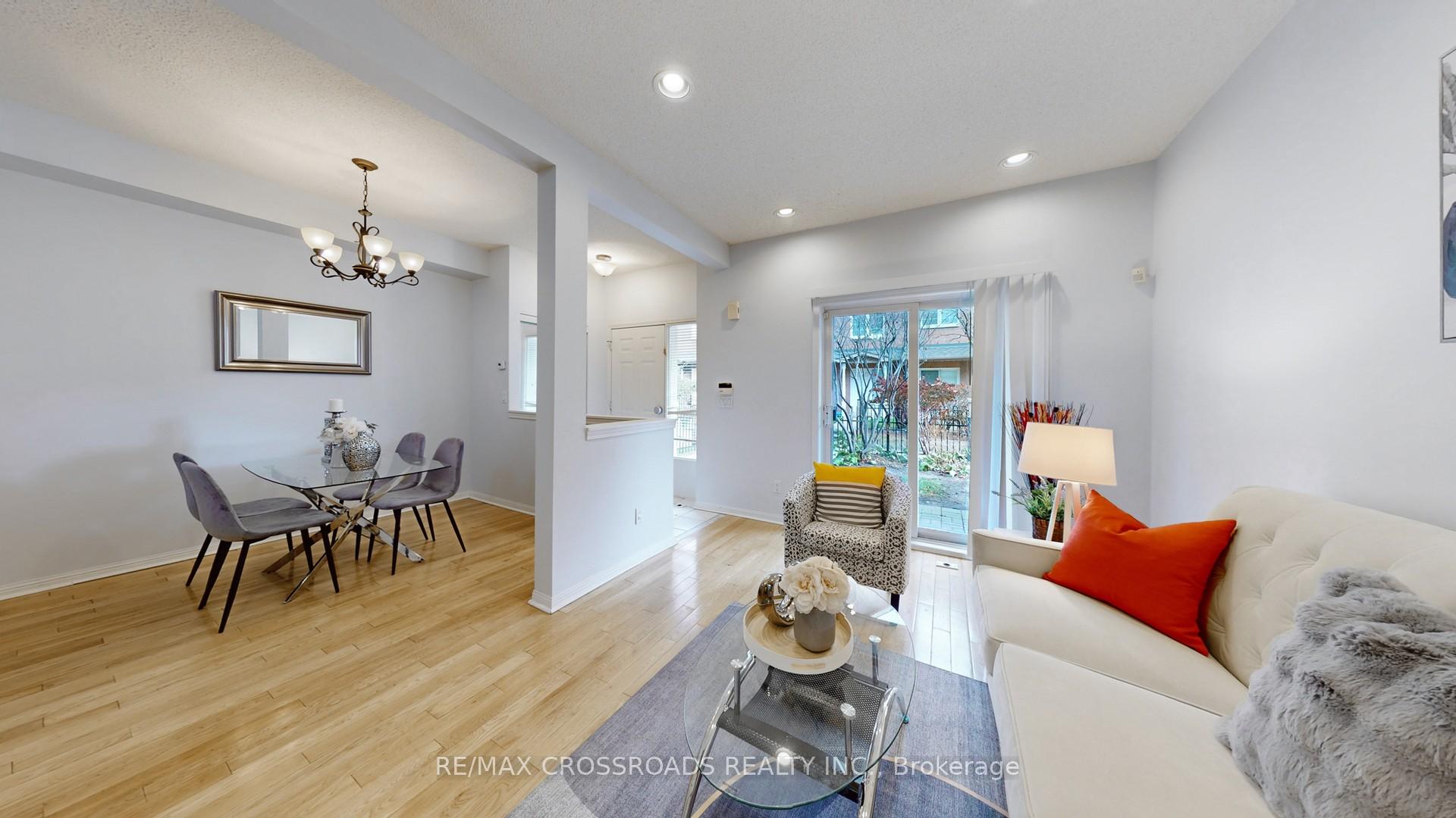 Photo 5 of Unit 9, 2 Cox Boulevard, Markham, Unionville — HOMEH