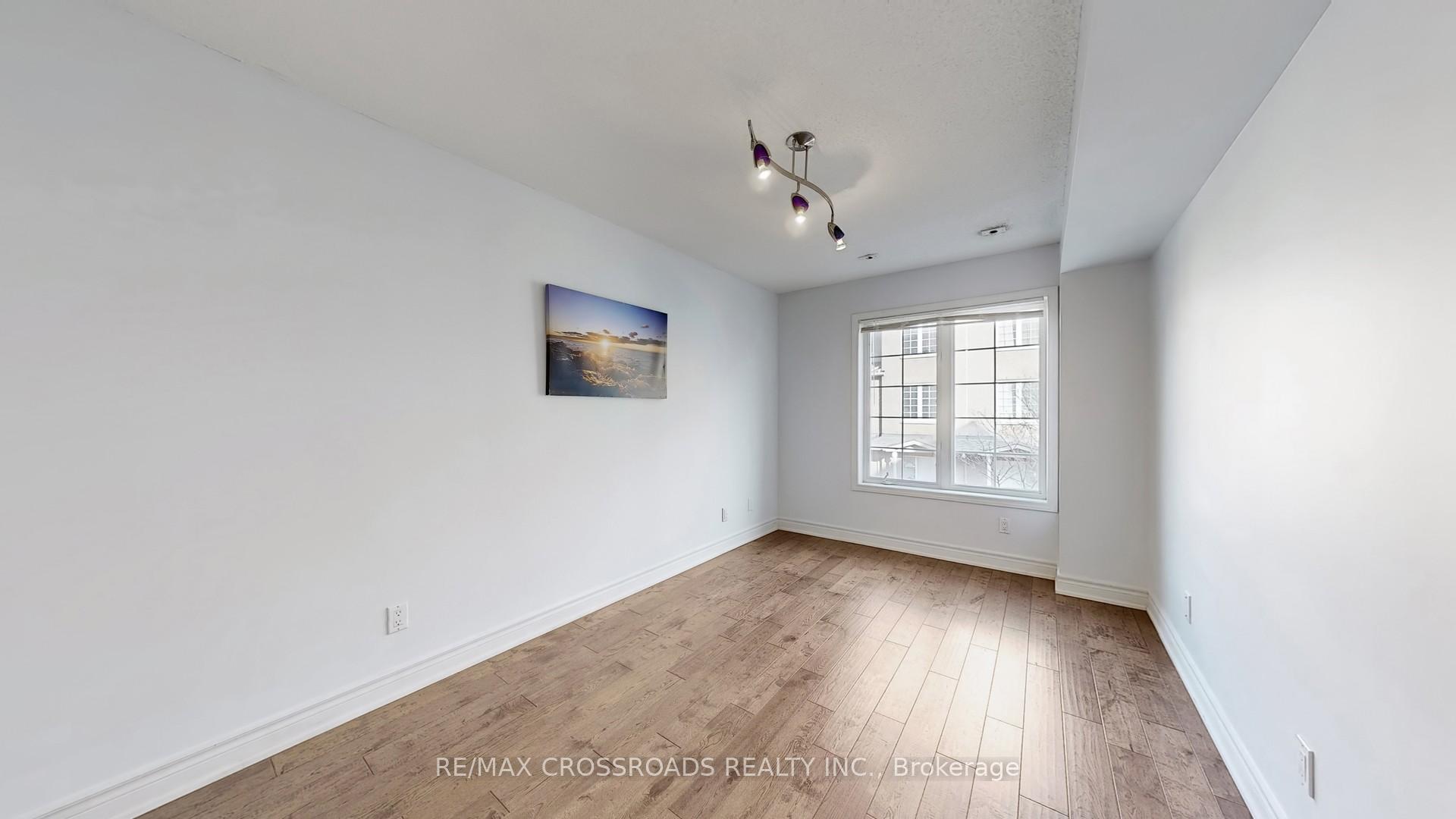 Photo 13 of Unit 9, 2 Cox Boulevard, Markham, Unionville — HOMEH