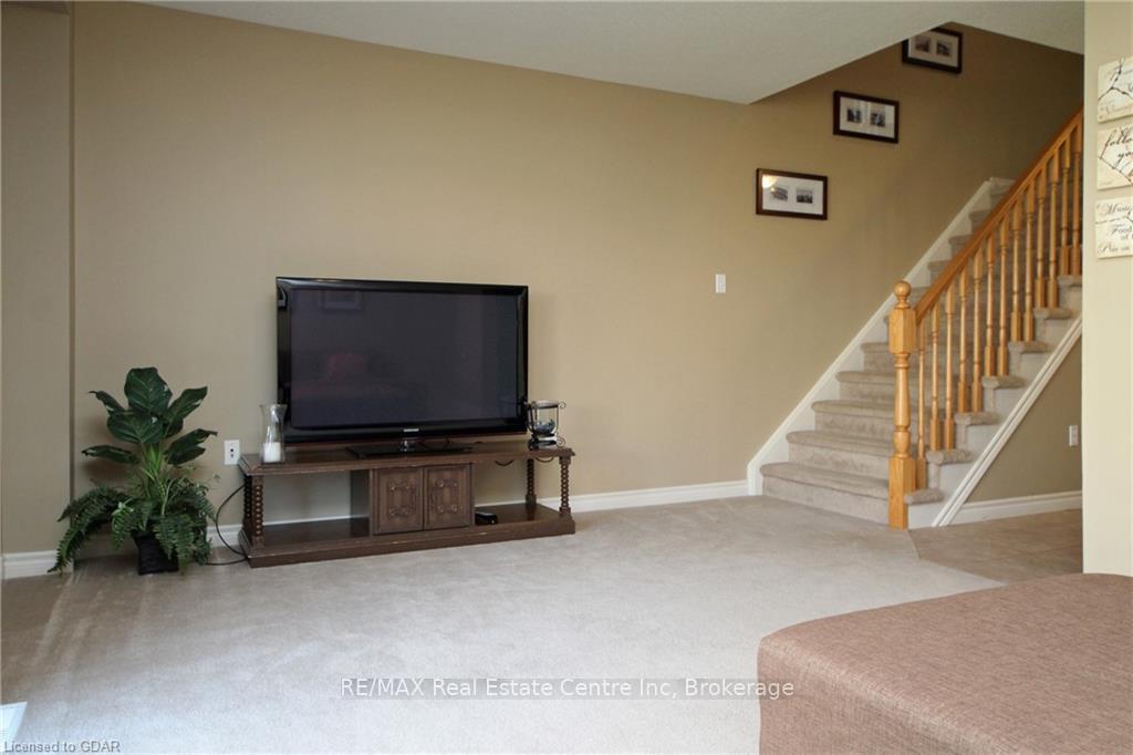 Photo 9 of Unit 4, 30 Vaughan Street, Guelph, Clairfields/Hanlon Business Park — HOMEH