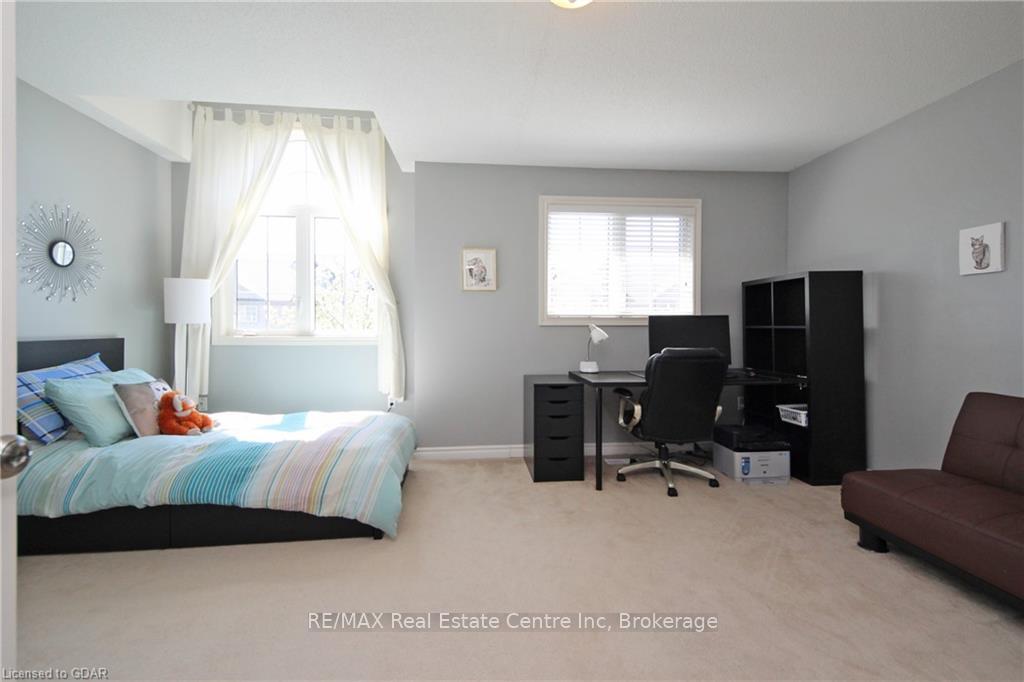 Photo 12 of Unit 4, 30 Vaughan Street, Guelph, Clairfields/Hanlon Business Park — HOMEH