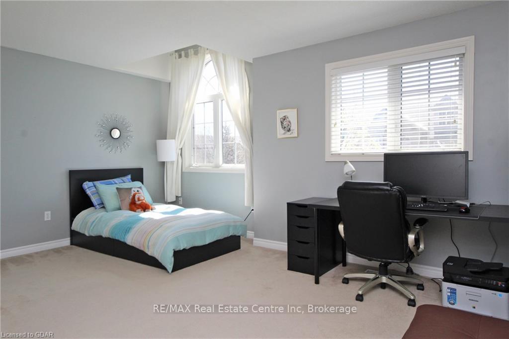 Photo 13 of Unit 4, 30 Vaughan Street, Guelph, Clairfields/Hanlon Business Park — HOMEH
