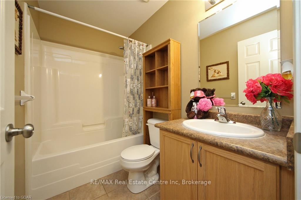 Photo 20 of Unit 4, 30 Vaughan Street, Guelph, Clairfields/Hanlon Business Park — HOMEH