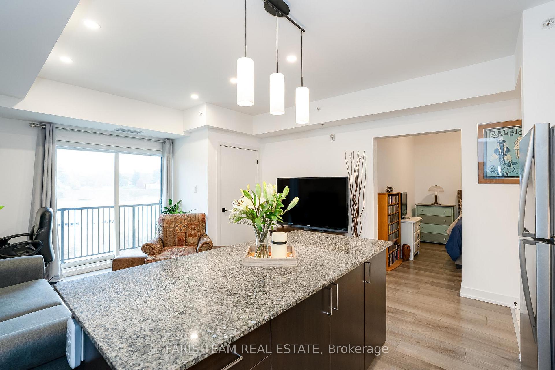 Photo 5 of Unit 310, 10 Culinary Lane, Barrie, Innis-Shore — HOMEH