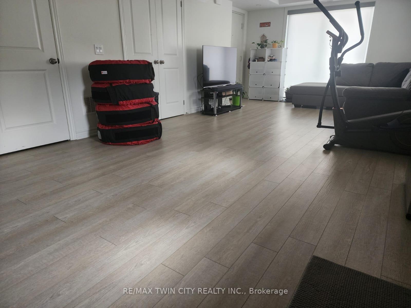 Photo 5 of Unit 33, 235 Chapel Hill Drive, Kitchener — HOMEH