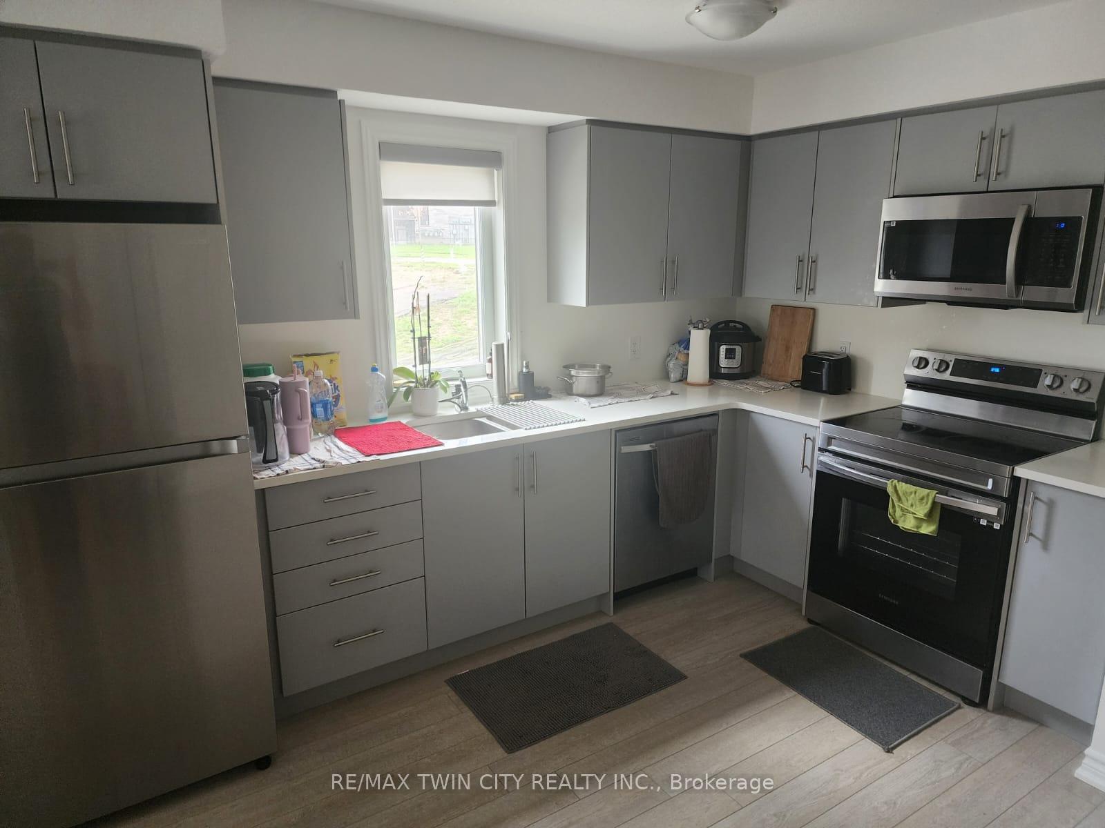 Photo 6 of Unit 33, 235 Chapel Hill Drive, Kitchener — HOMEH