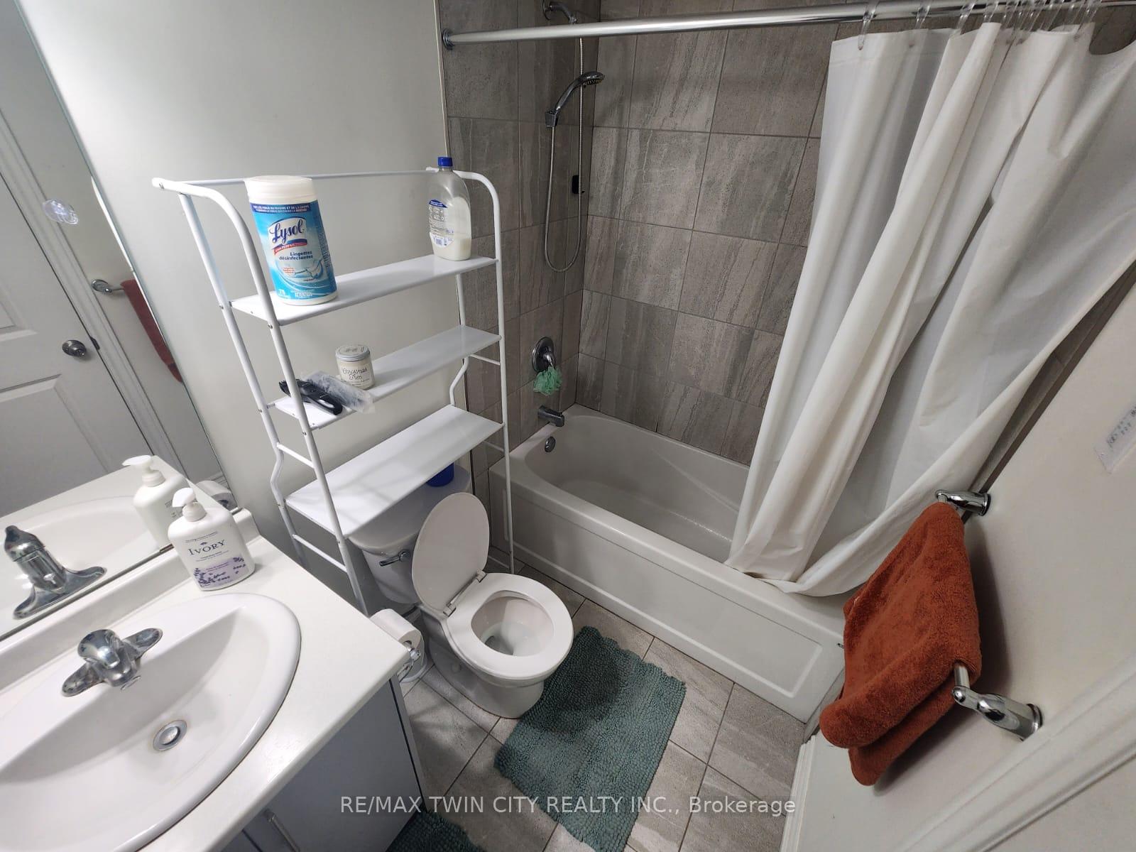 Photo 11 of Unit 33, 235 Chapel Hill Drive, Kitchener — HOMEH