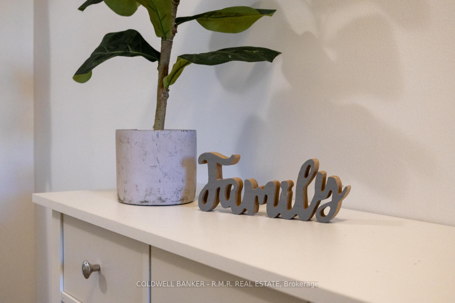 Photo 3 of 87 Sprucedale Way, Whitby, Pringle Creek — HOMEH