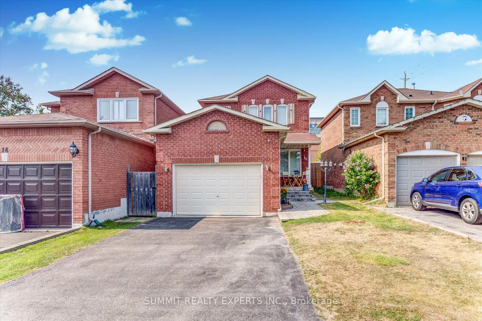 Photo 2 of 16 Candler Court, Clarington, Bowmanville — HOMEH