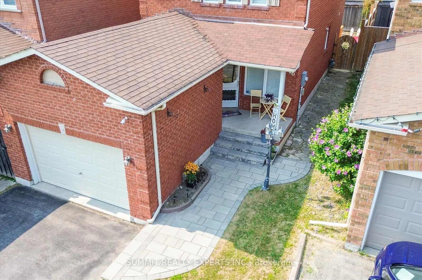 Photo 4 of 16 Candler Court, Clarington, Bowmanville — HOMEH