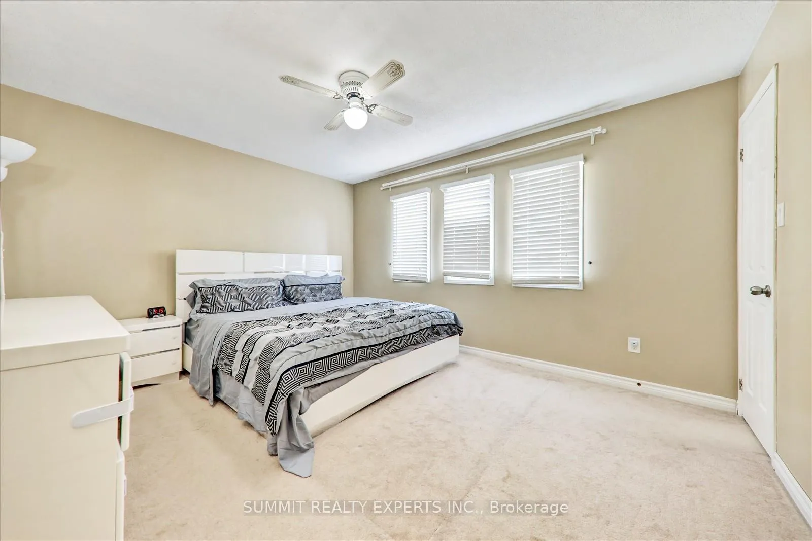 Photo 17 of 16 Candler Court, Clarington, Bowmanville — HOMEH