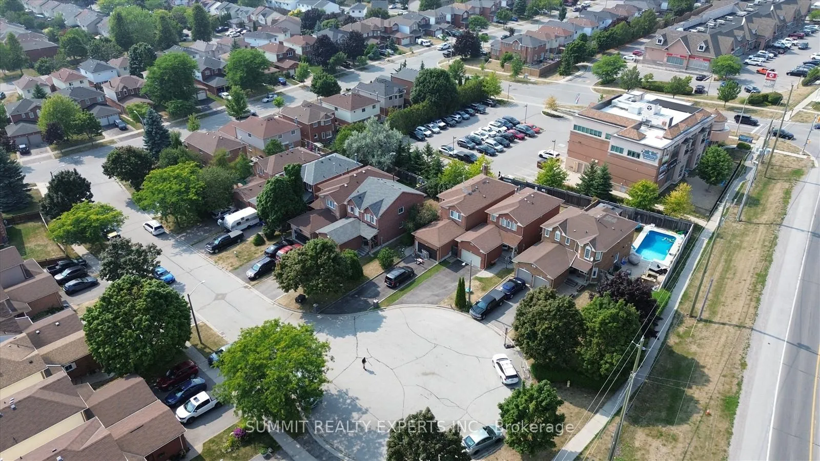 Photo 36 of 16 Candler Court, Clarington, Bowmanville — HOMEH