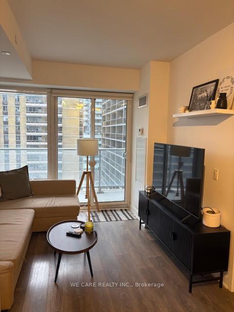 Photo 4 of Unit 805, 195 Redpath Avenue, Toronto, Mount Pleasant West — HOMEH