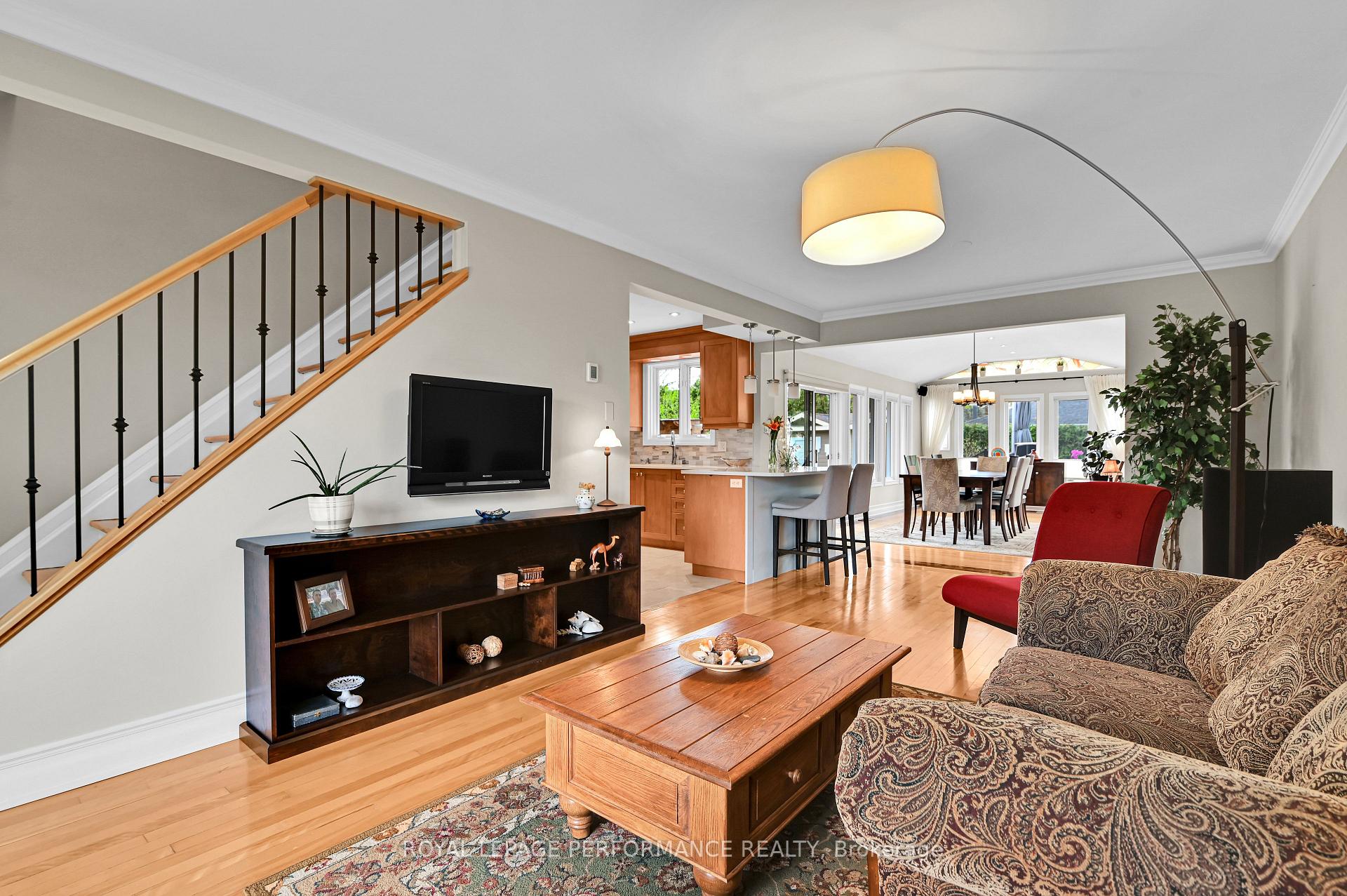Photo 6 of 2030 Vincent Street, Ottawa, Elmvale Acres — HOMEH