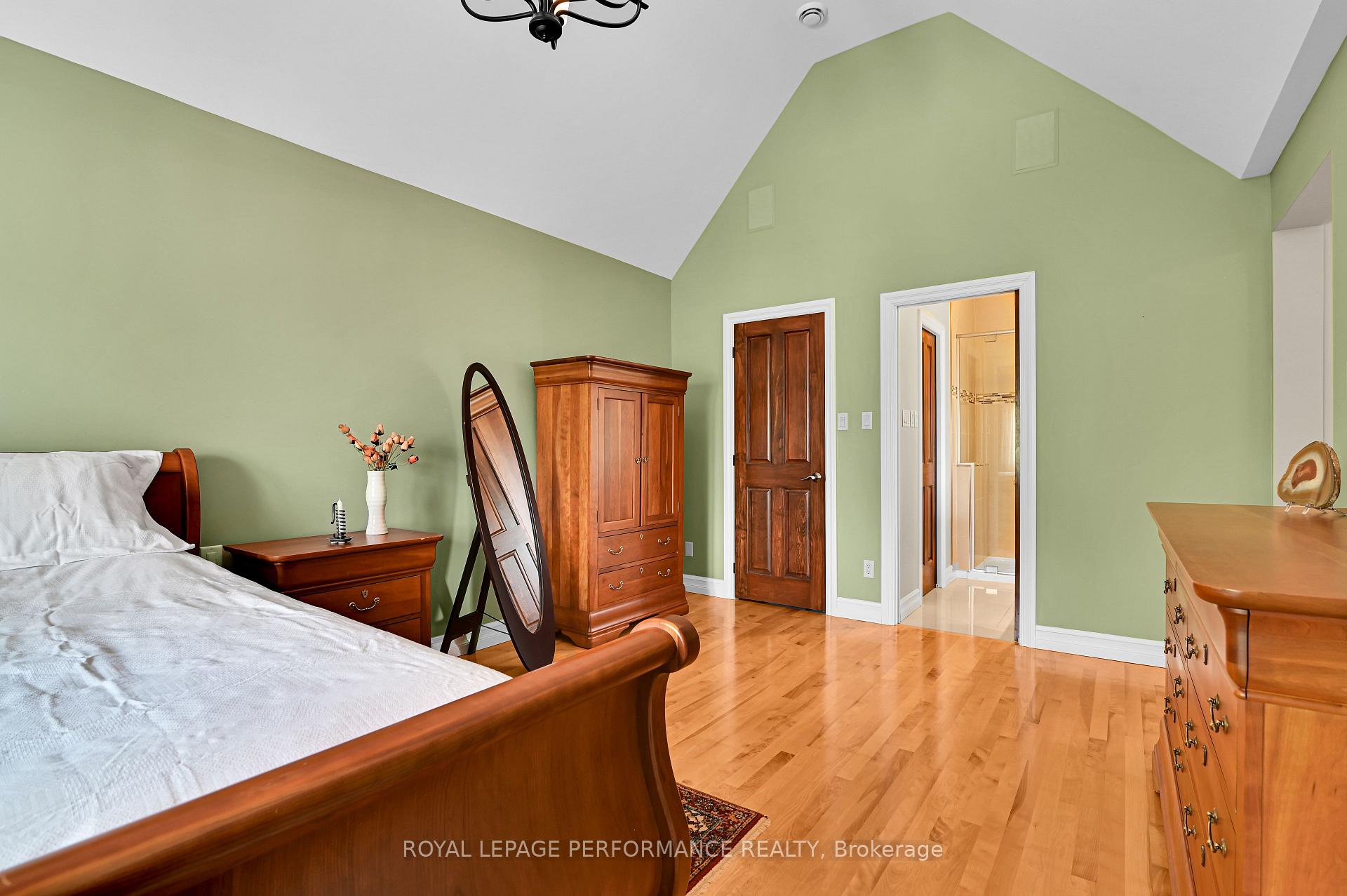 Photo 12 of 2030 Vincent Street, Ottawa, Elmvale Acres — HOMEH
