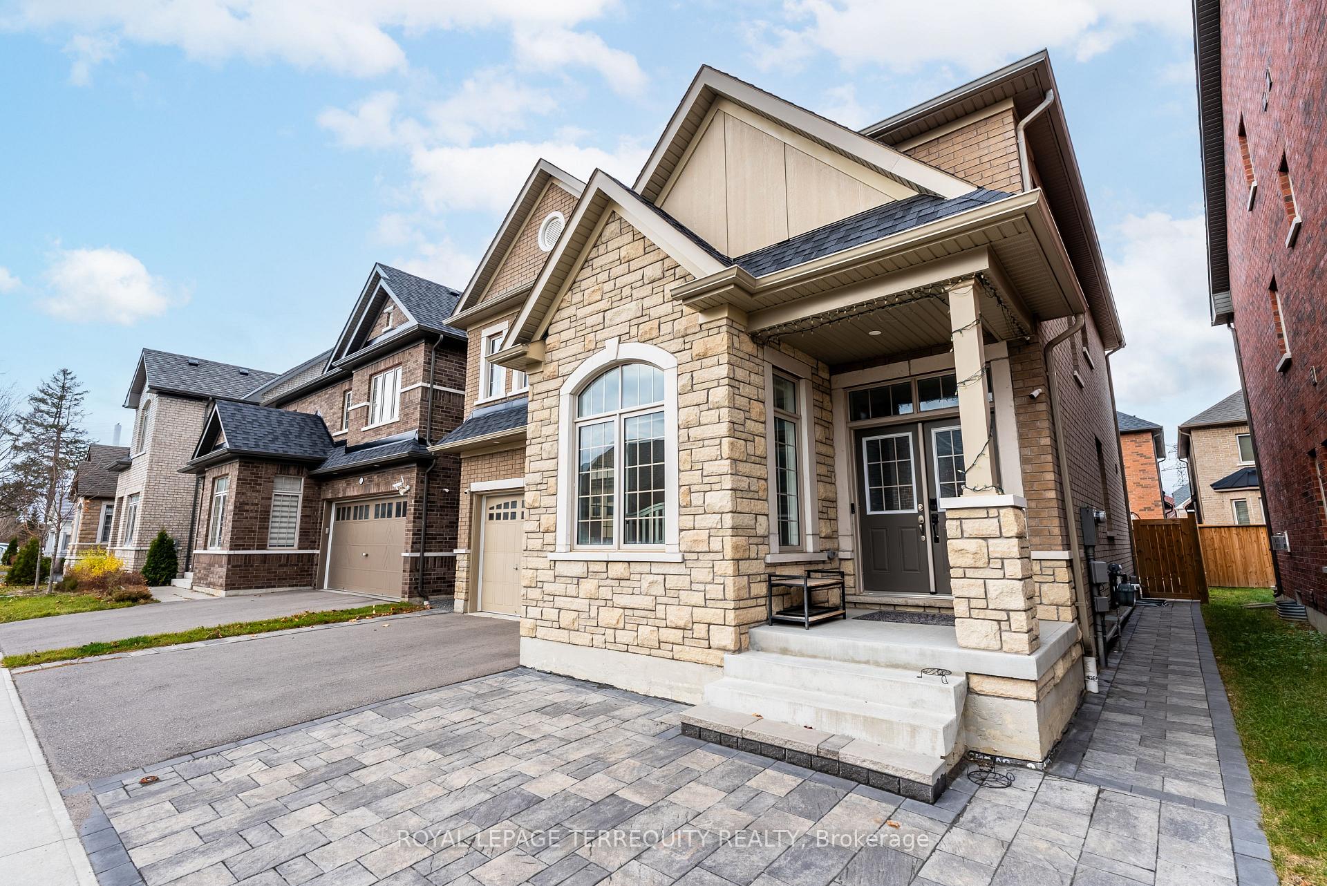 Photo 2 of 10 Schoolbridge Street, Ajax, Northwest Ajax — HOMEH