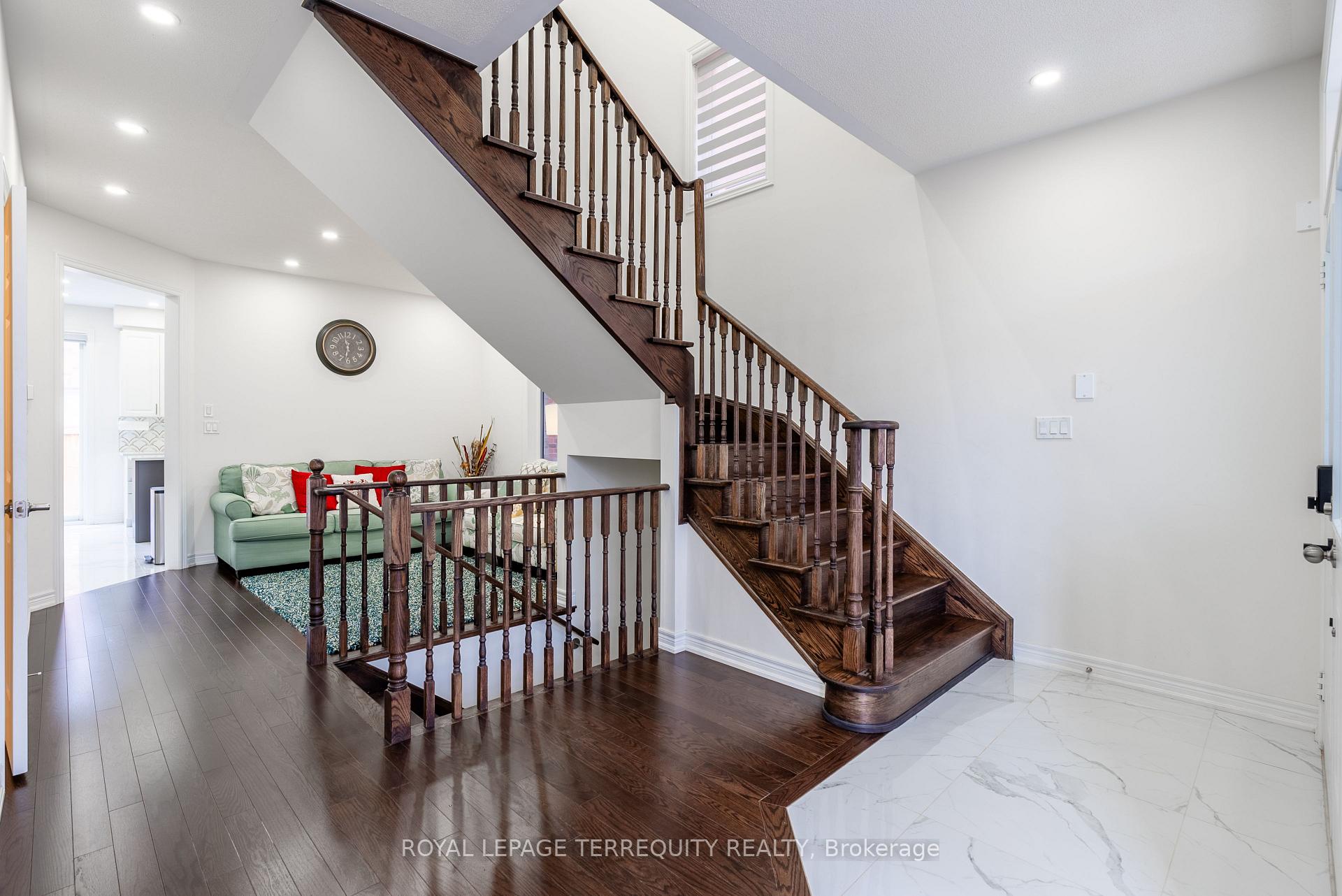 Photo 8 of 10 Schoolbridge Street, Ajax, Northwest Ajax — HOMEH