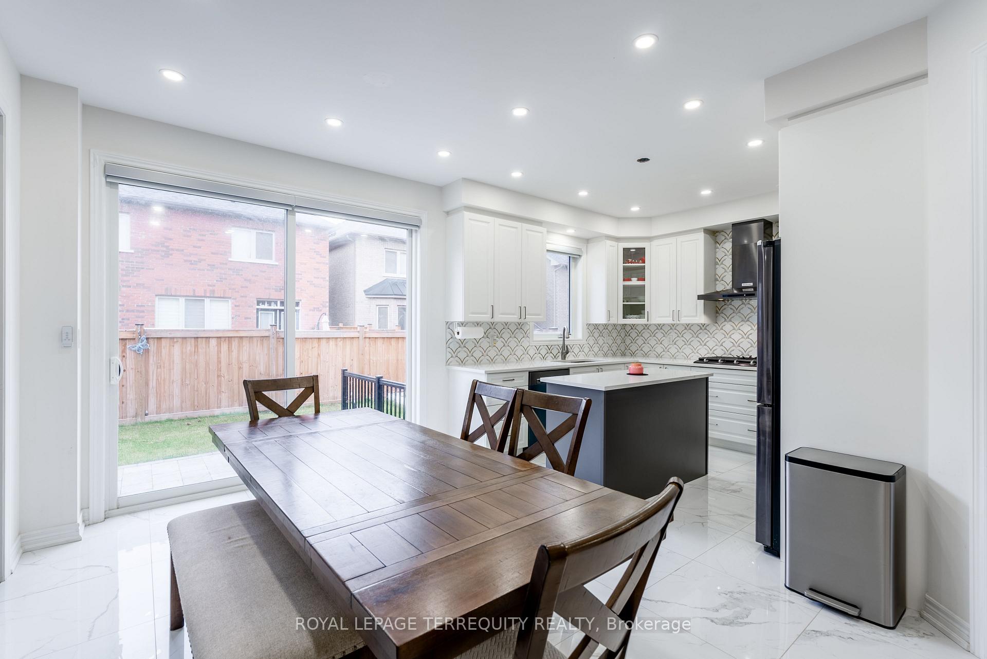 Photo 12 of 10 Schoolbridge Street, Ajax, Northwest Ajax — HOMEH