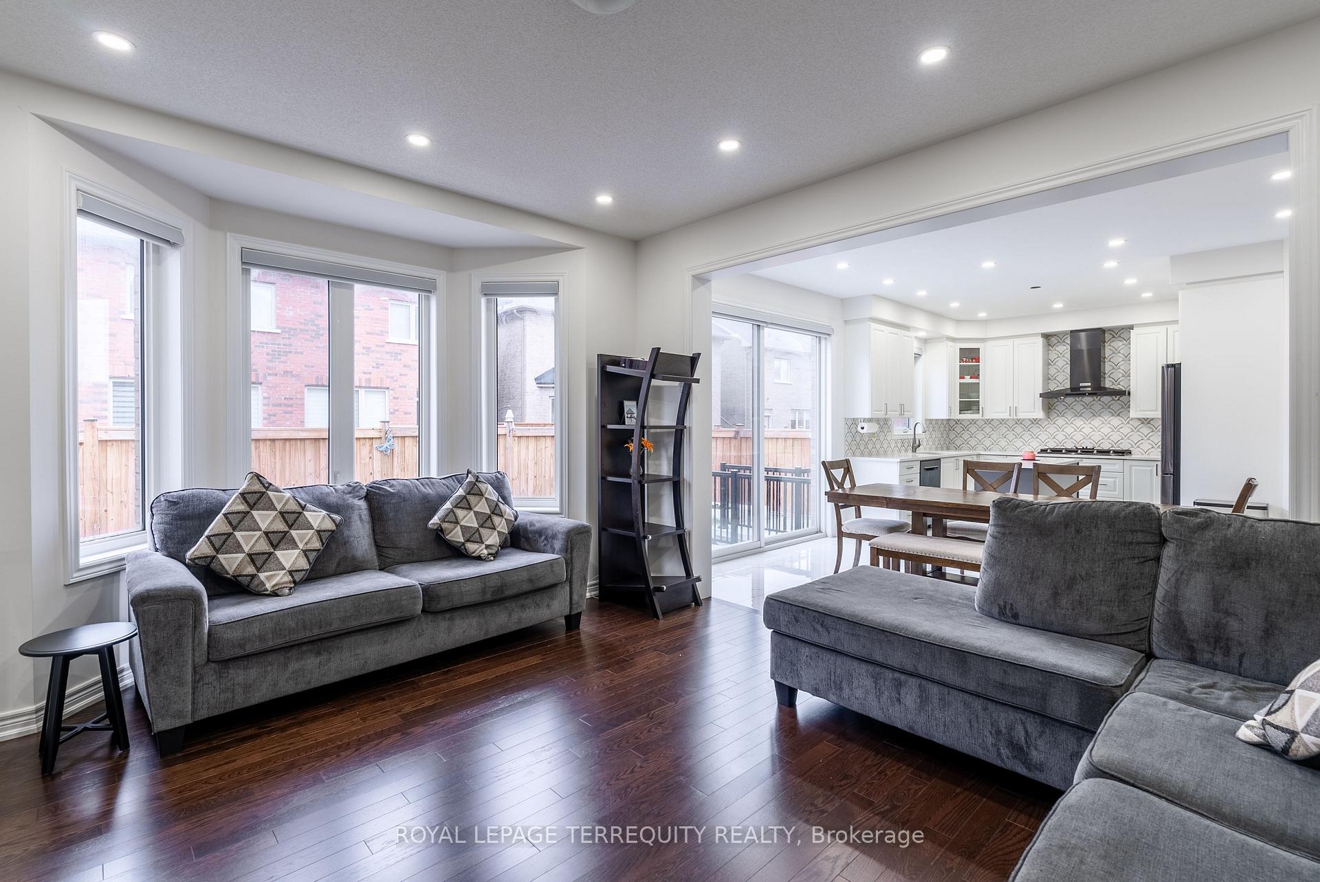 Photo 22 of 10 Schoolbridge Street, Ajax, Northwest Ajax — HOMEH