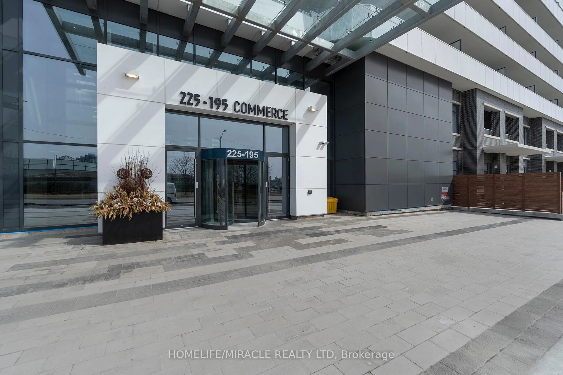 Photo 4 of Unit 3303, 225 Commerce Street, Vaughan, Vaughan Corporate Centre — HOMEH