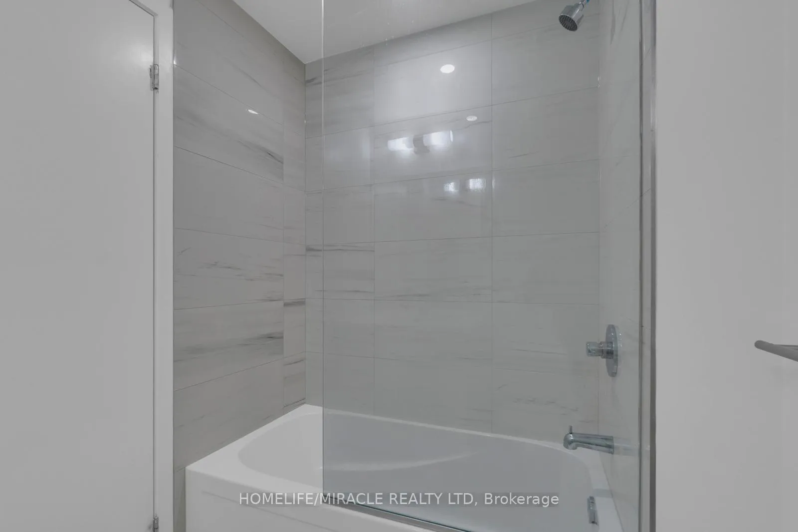 Photo 10 of Unit 3303, 225 Commerce Street, Vaughan, Vaughan Corporate Centre — HOMEH