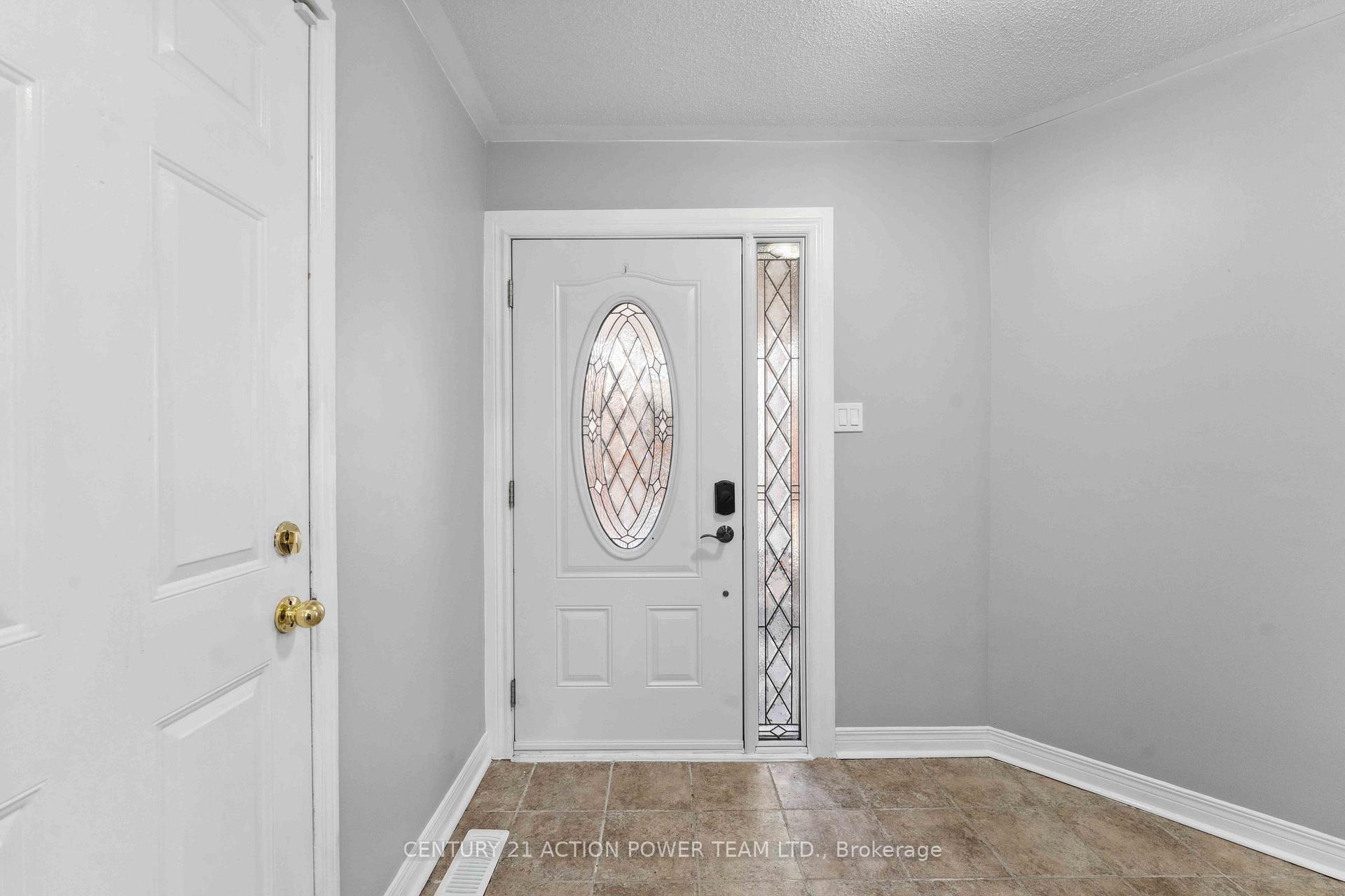 Photo 5 of 13 Avonhurst Avenue, Ottawa, Barrhaven - Longfields — HOMEH