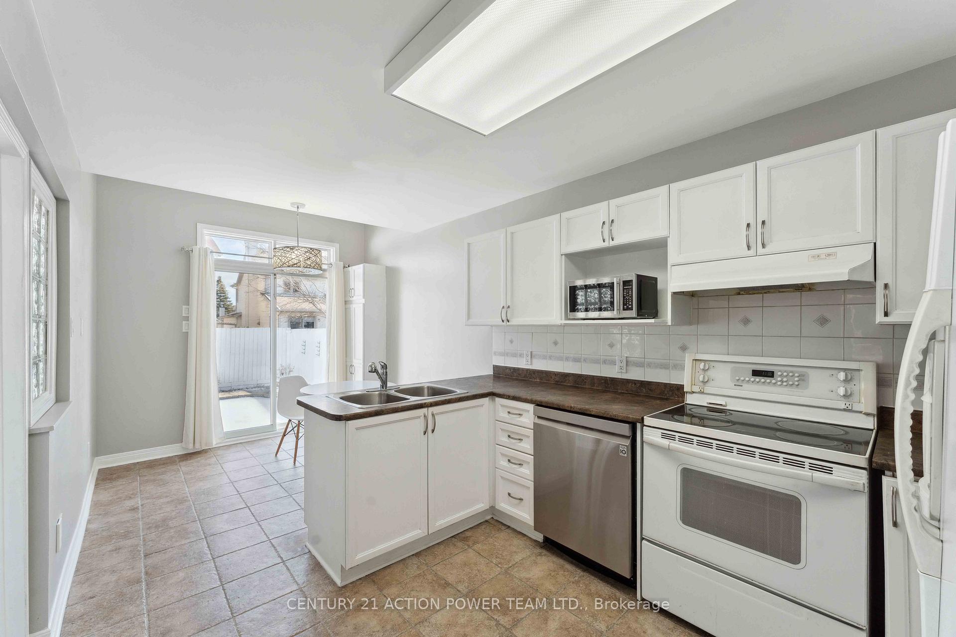 Photo 12 of 13 Avonhurst Avenue, Ottawa, Barrhaven - Longfields — HOMEH